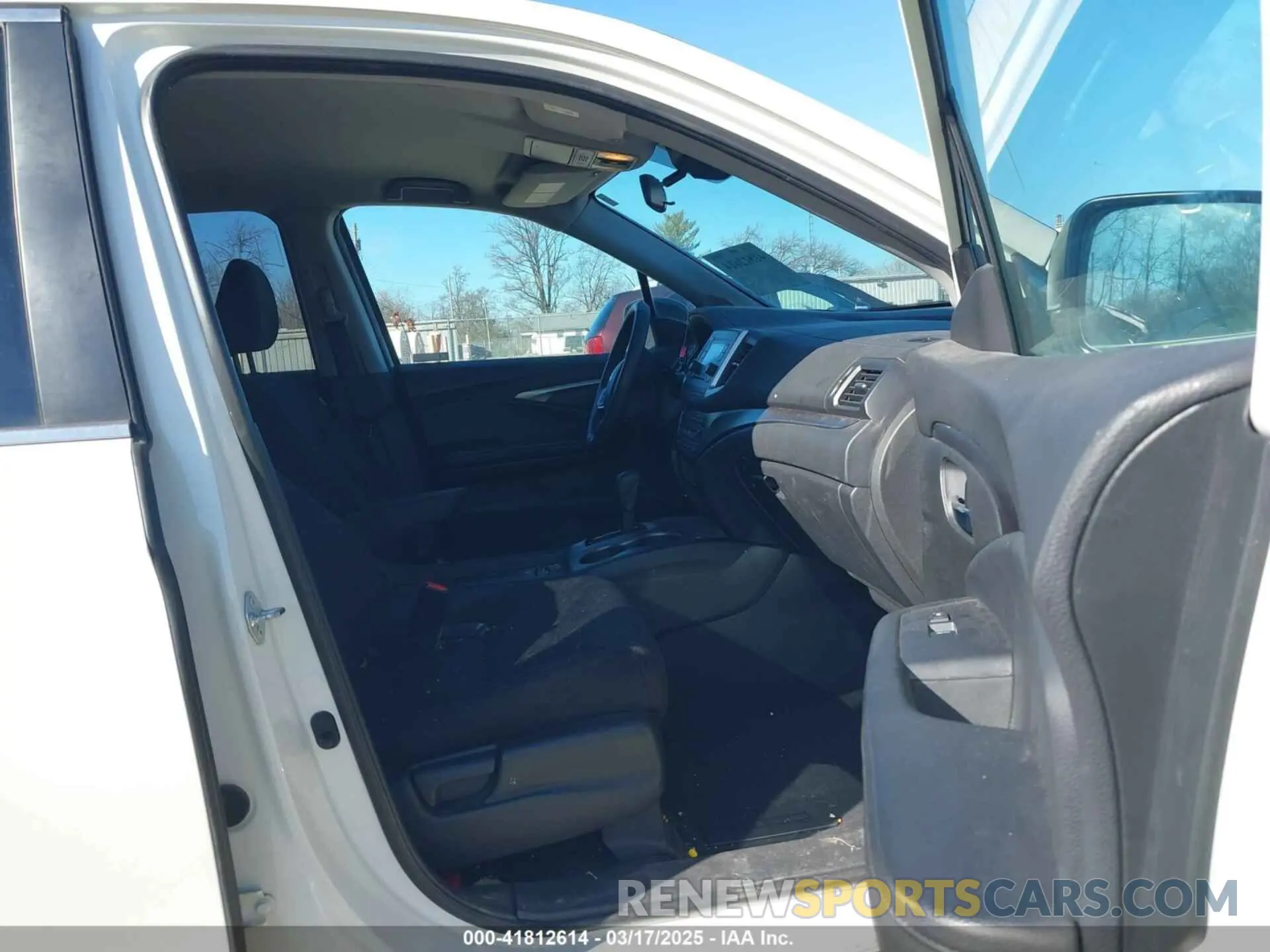 5 Photograph of a damaged car 5FNYF5H11KB006065 HONDA PILOT 2019