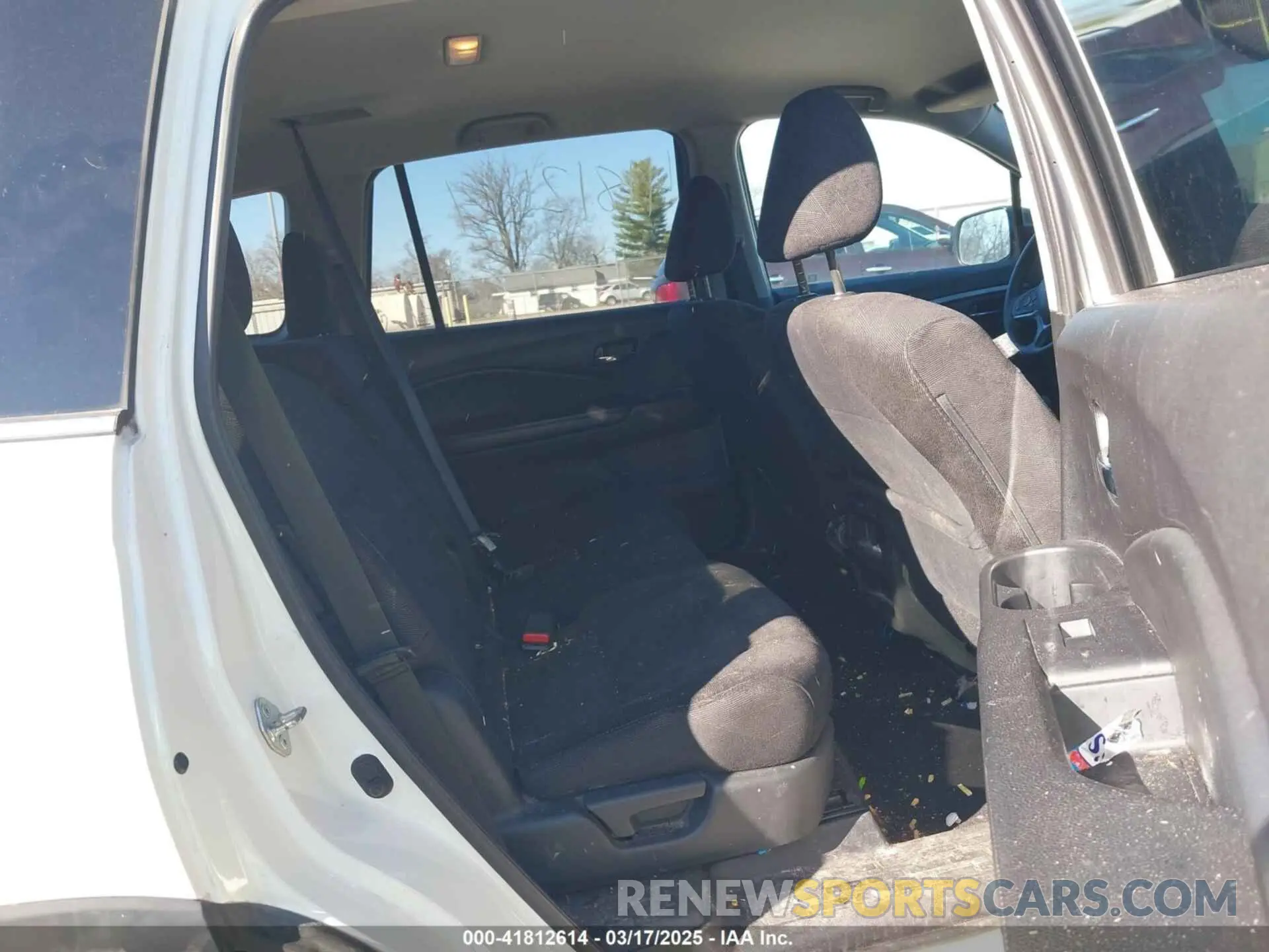8 Photograph of a damaged car 5FNYF5H11KB006065 HONDA PILOT 2019
