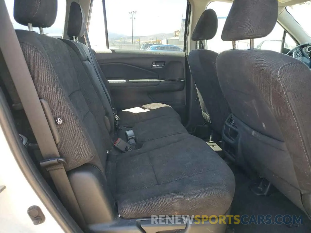 11 Photograph of a damaged car 5FNYF5H13KB024308 HONDA PILOT 2019