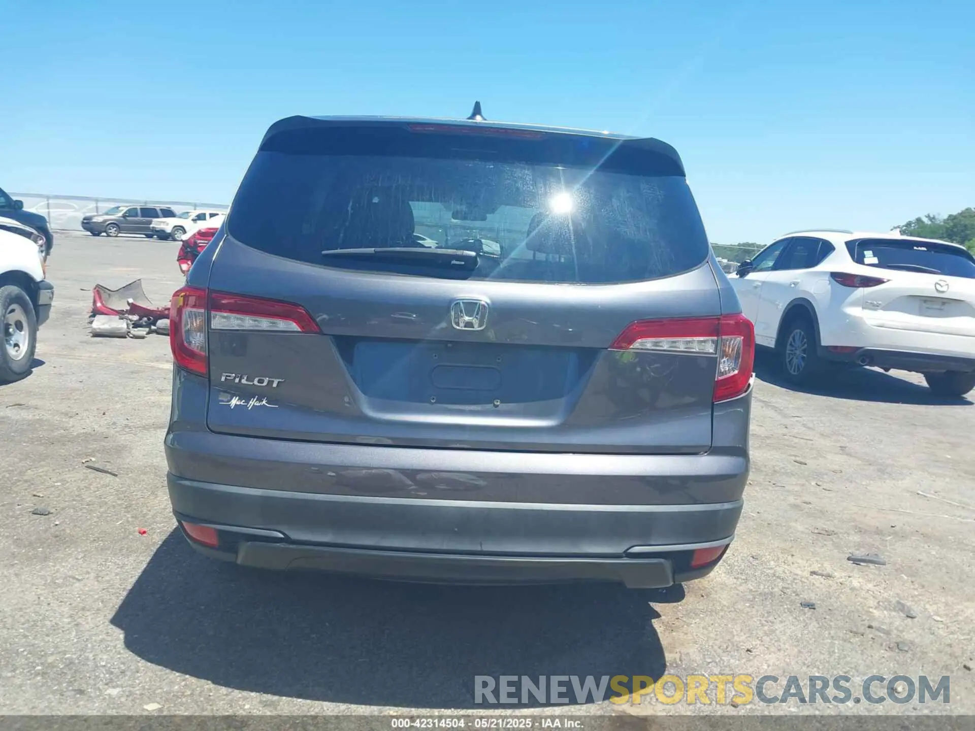 16 Photograph of a damaged car 5FNYF5H13KB044784 HONDA PILOT 2019