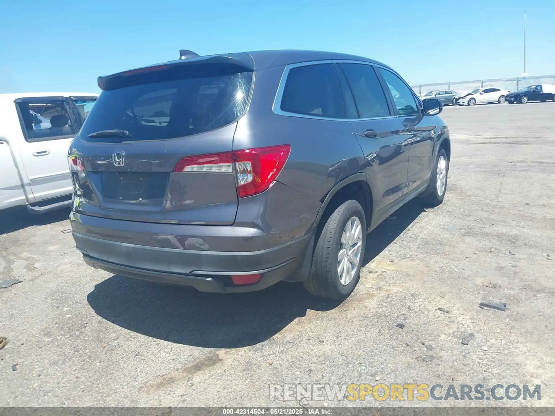 4 Photograph of a damaged car 5FNYF5H13KB044784 HONDA PILOT 2019