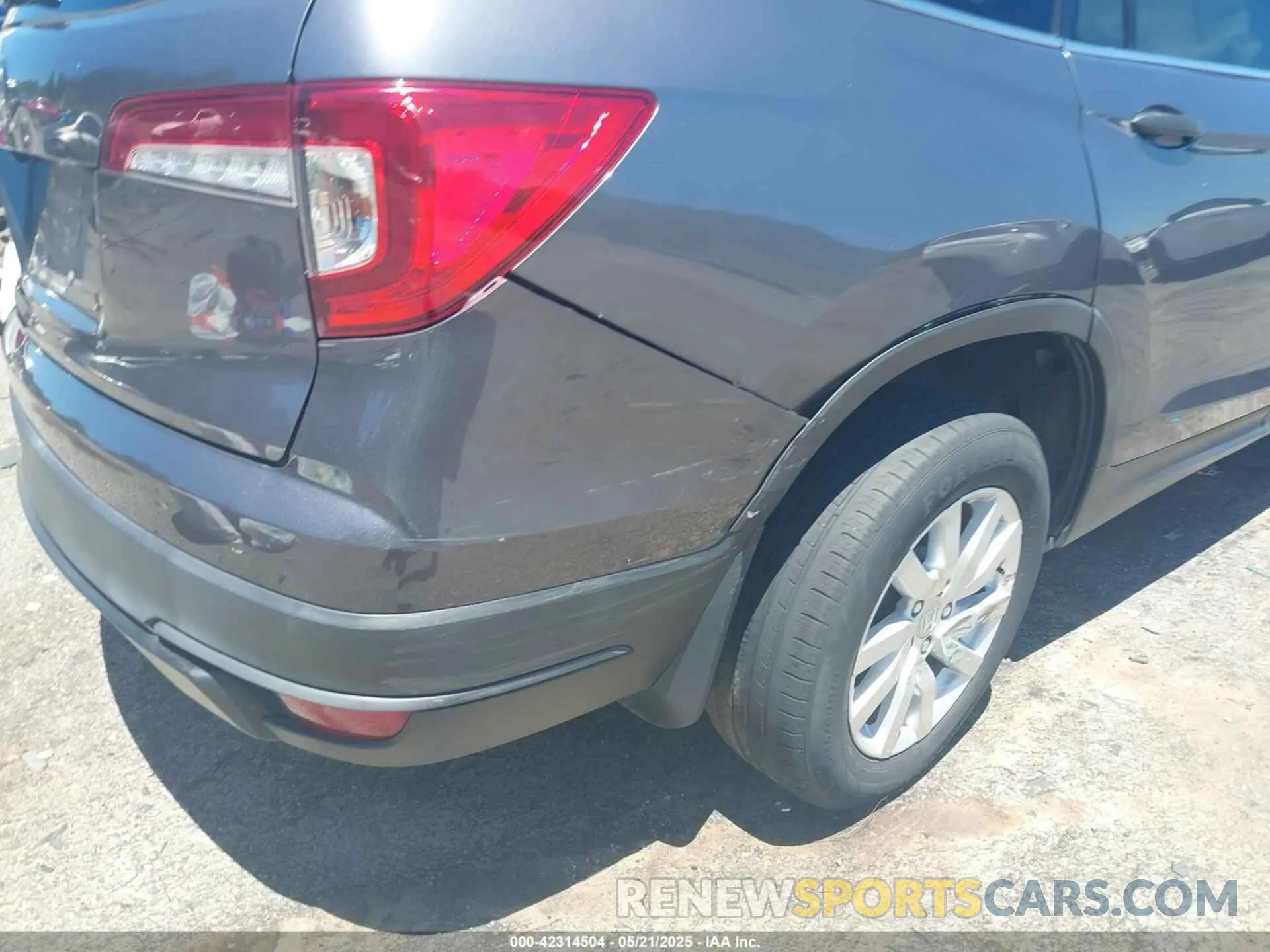 6 Photograph of a damaged car 5FNYF5H13KB044784 HONDA PILOT 2019