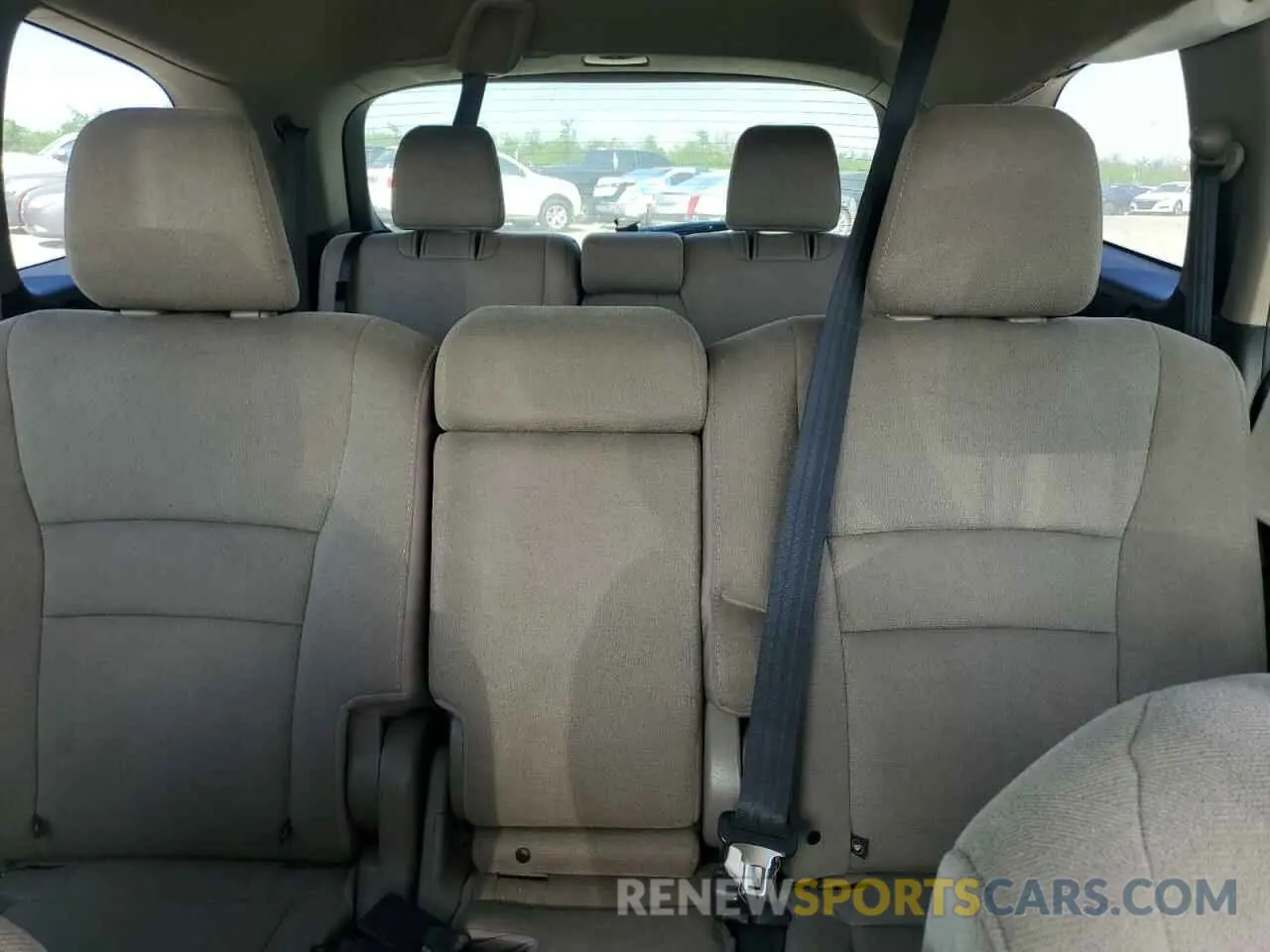 10 Photograph of a damaged car 5FNYF5H16KB031060 HONDA PILOT 2019