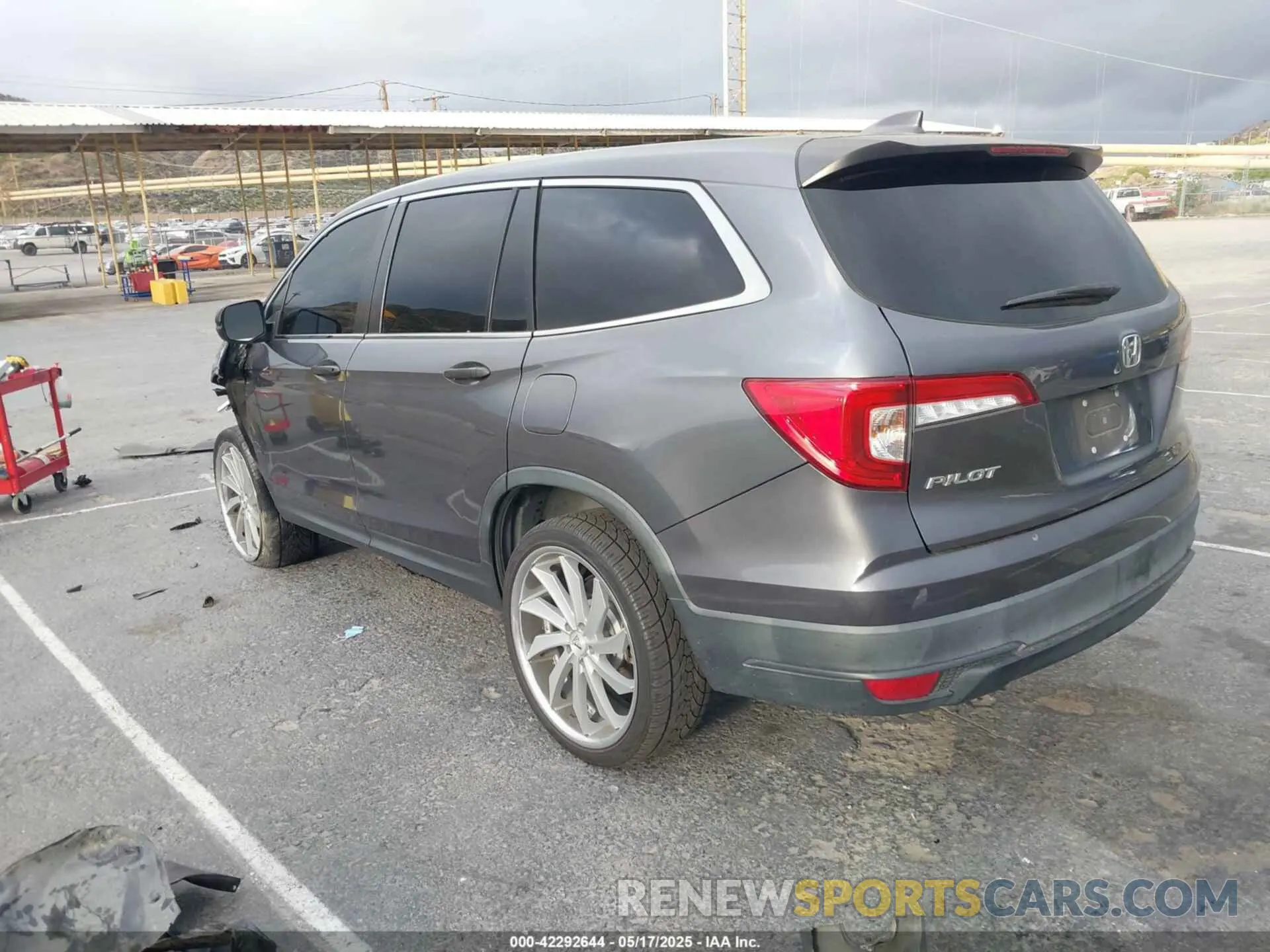 3 Photograph of a damaged car 5FNYF5H16KB042673 HONDA PILOT 2019