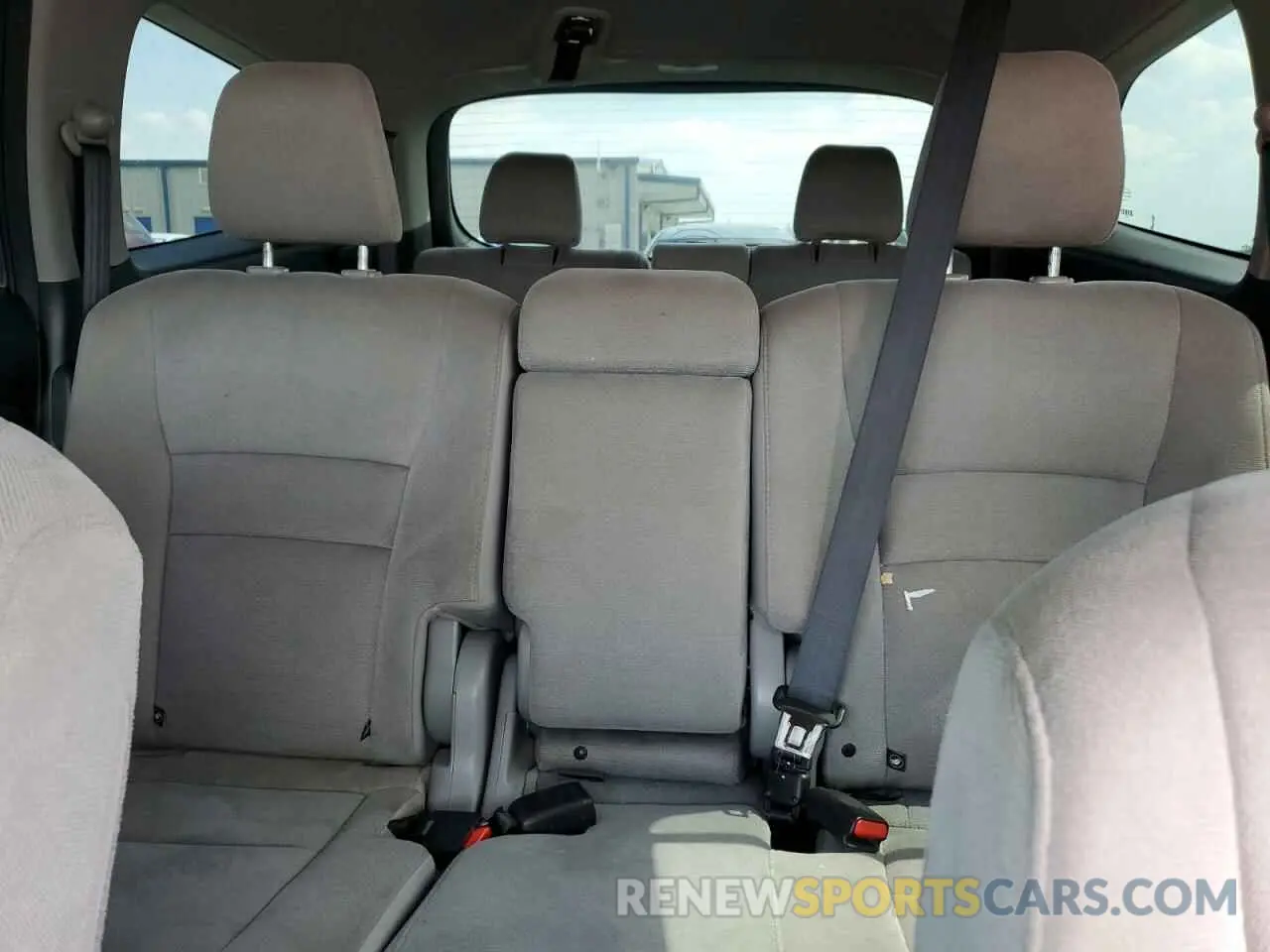 10 Photograph of a damaged car 5FNYF5H19KB016889 HONDA PILOT 2019