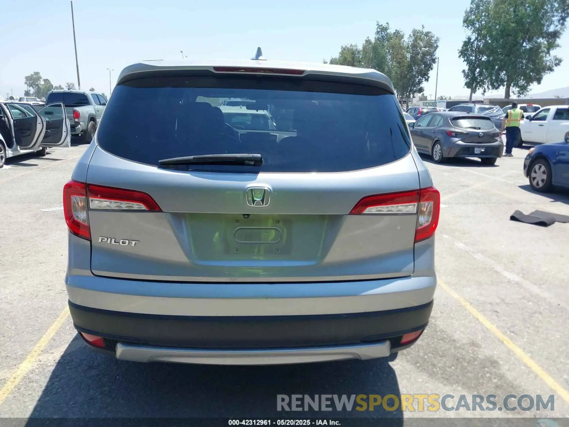 16 Photograph of a damaged car 5FNYF5H30KB035591 HONDA PILOT 2019