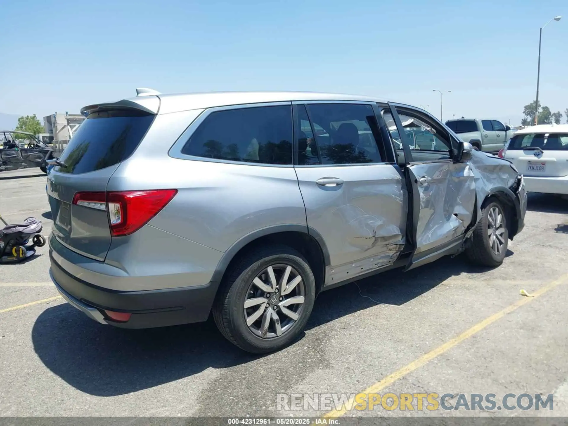 4 Photograph of a damaged car 5FNYF5H30KB035591 HONDA PILOT 2019