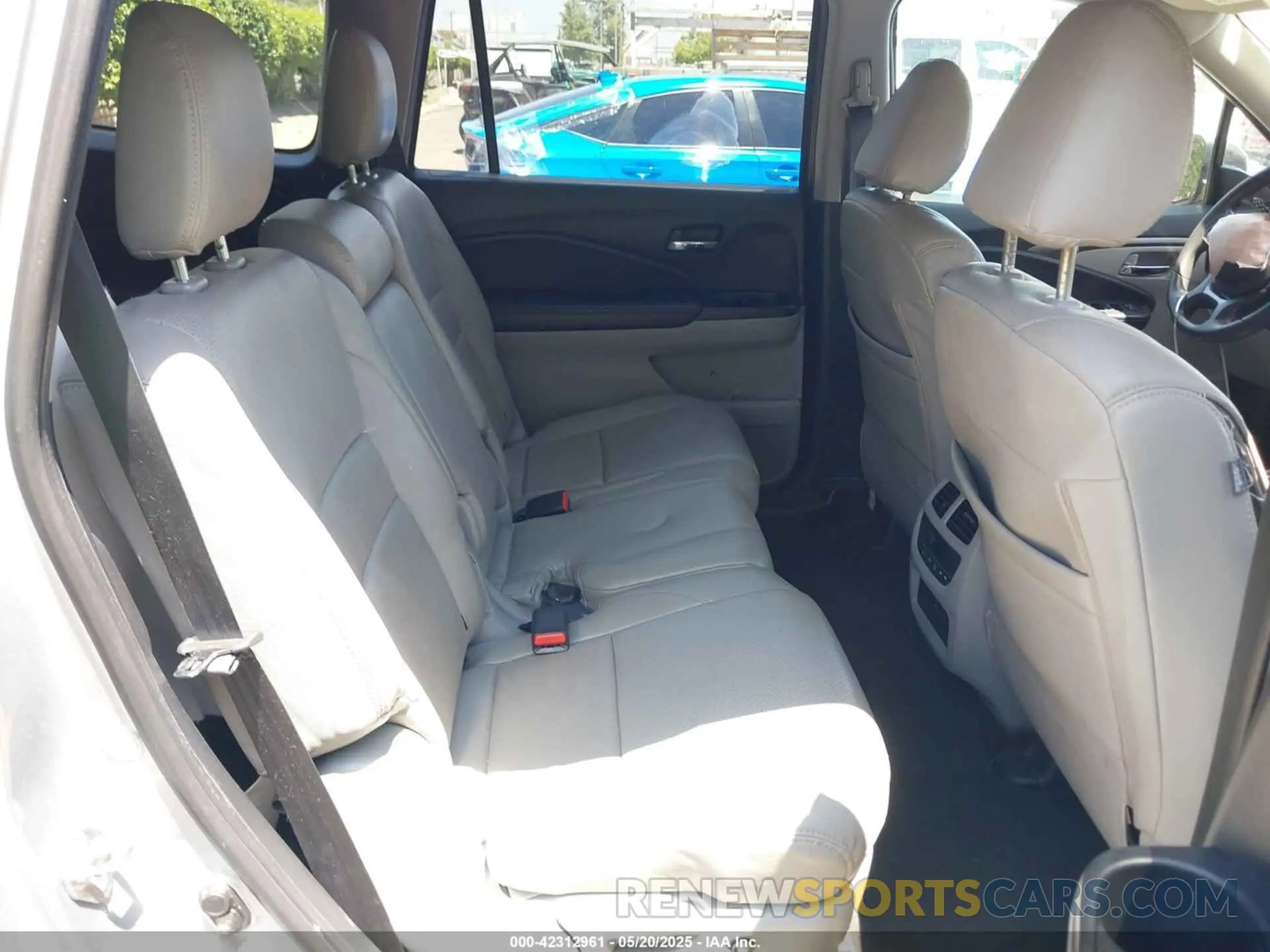 8 Photograph of a damaged car 5FNYF5H30KB035591 HONDA PILOT 2019