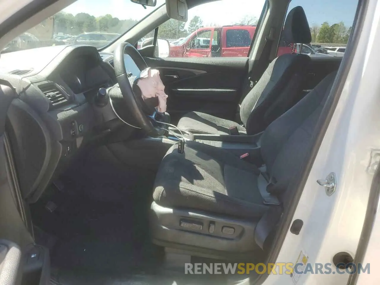 7 Photograph of a damaged car 5FNYF5H31KB006102 HONDA PILOT 2019