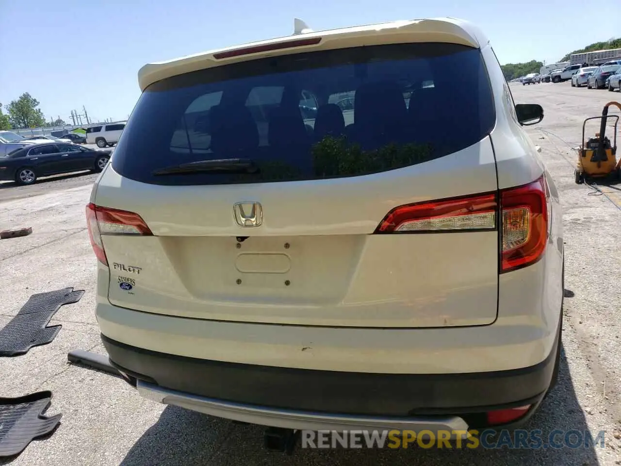 6 Photograph of a damaged car 5FNYF5H31KB034580 HONDA PILOT 2019