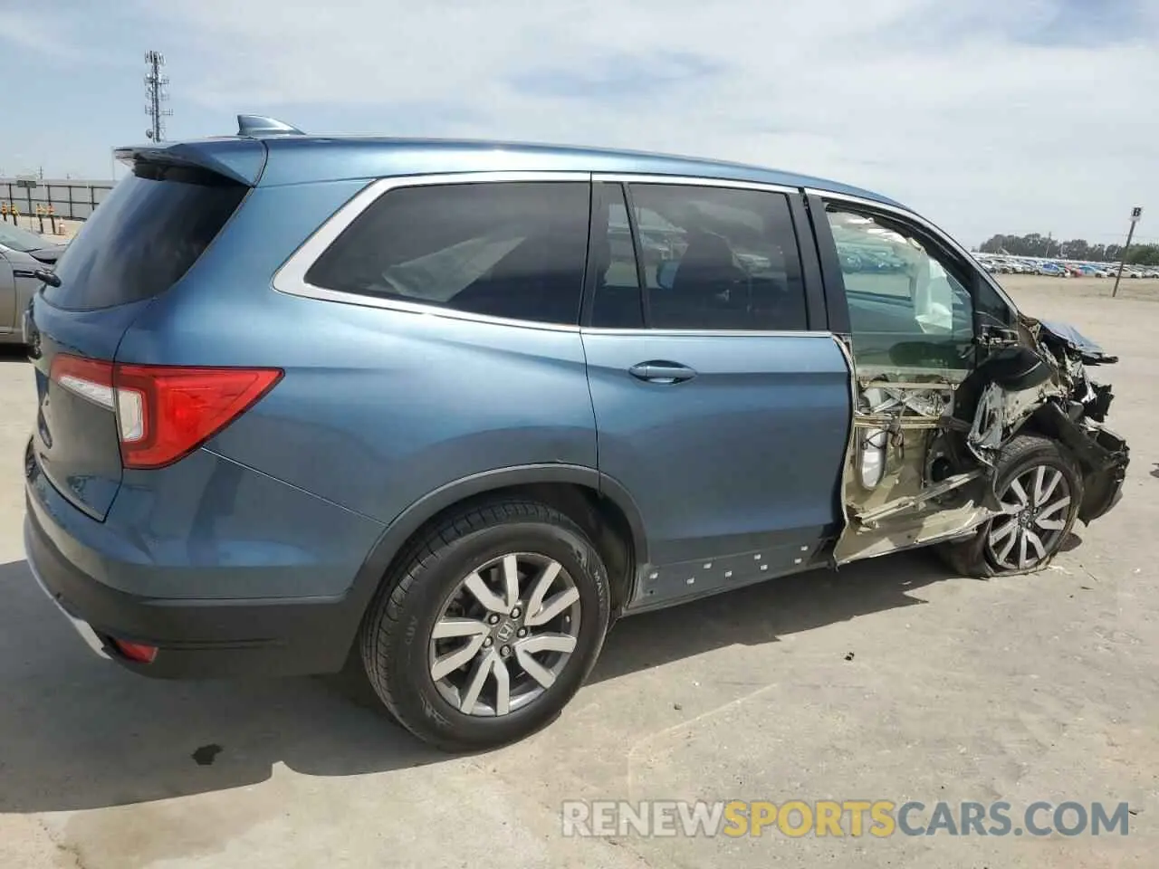 3 Photograph of a damaged car 5FNYF5H31KB036300 HONDA PILOT 2019