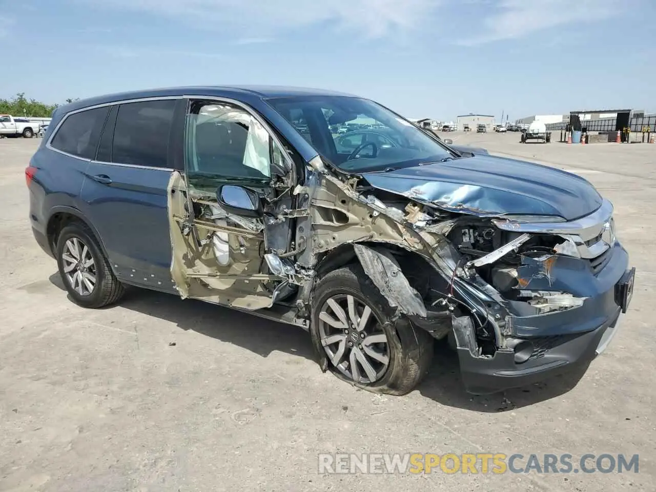 4 Photograph of a damaged car 5FNYF5H31KB036300 HONDA PILOT 2019