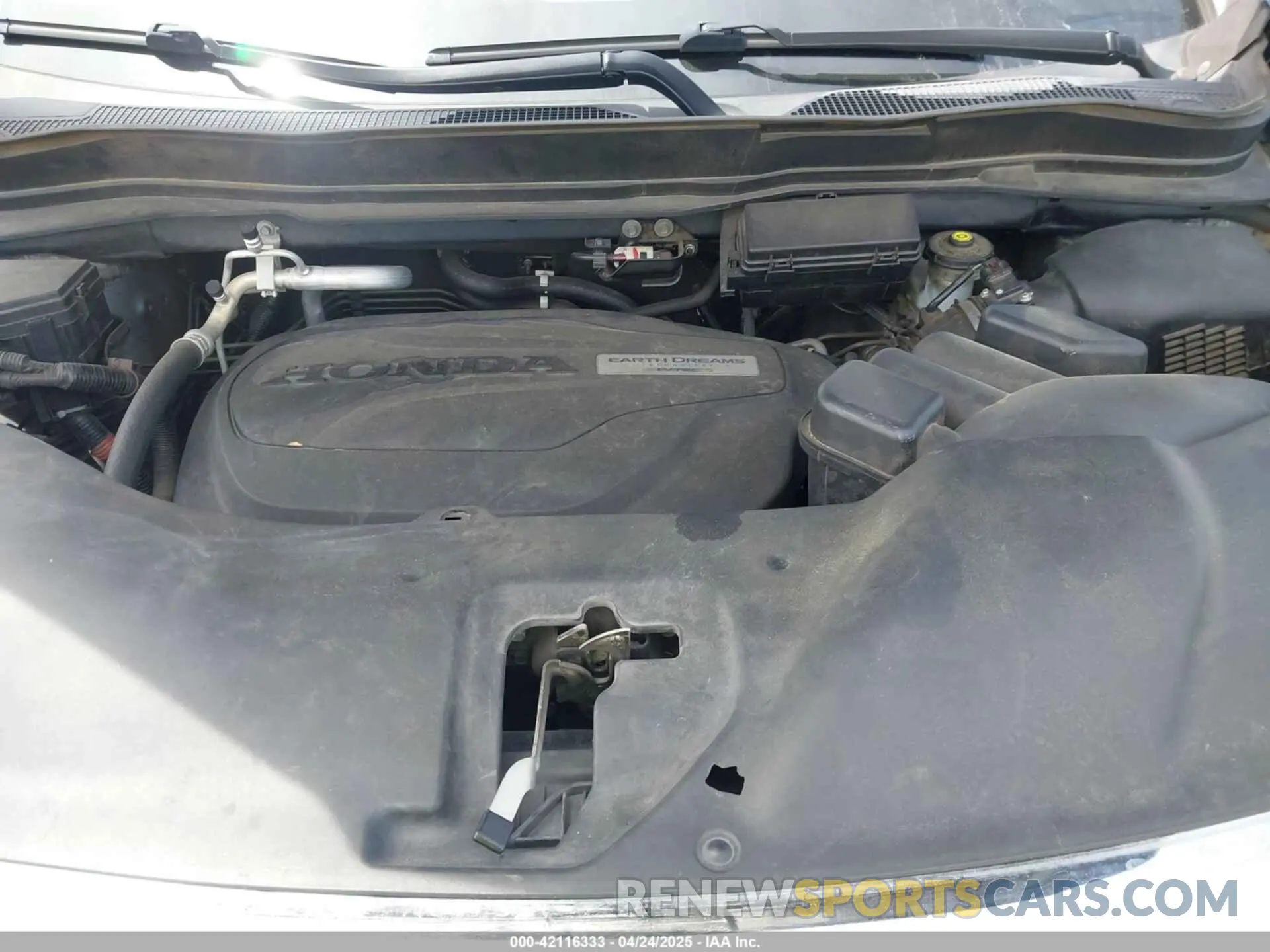 10 Photograph of a damaged car 5FNYF5H32KB017724 HONDA PILOT 2019