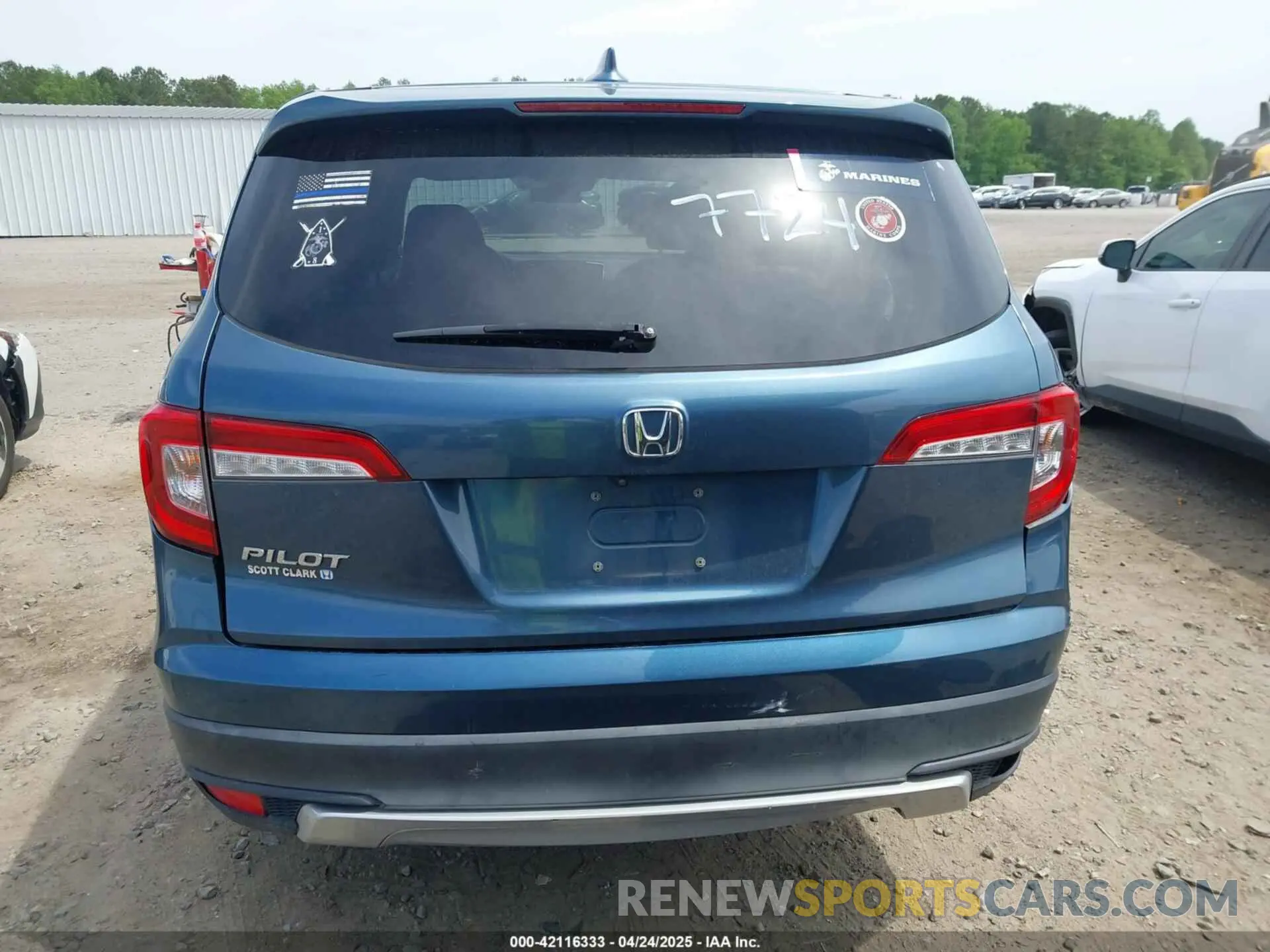 16 Photograph of a damaged car 5FNYF5H32KB017724 HONDA PILOT 2019