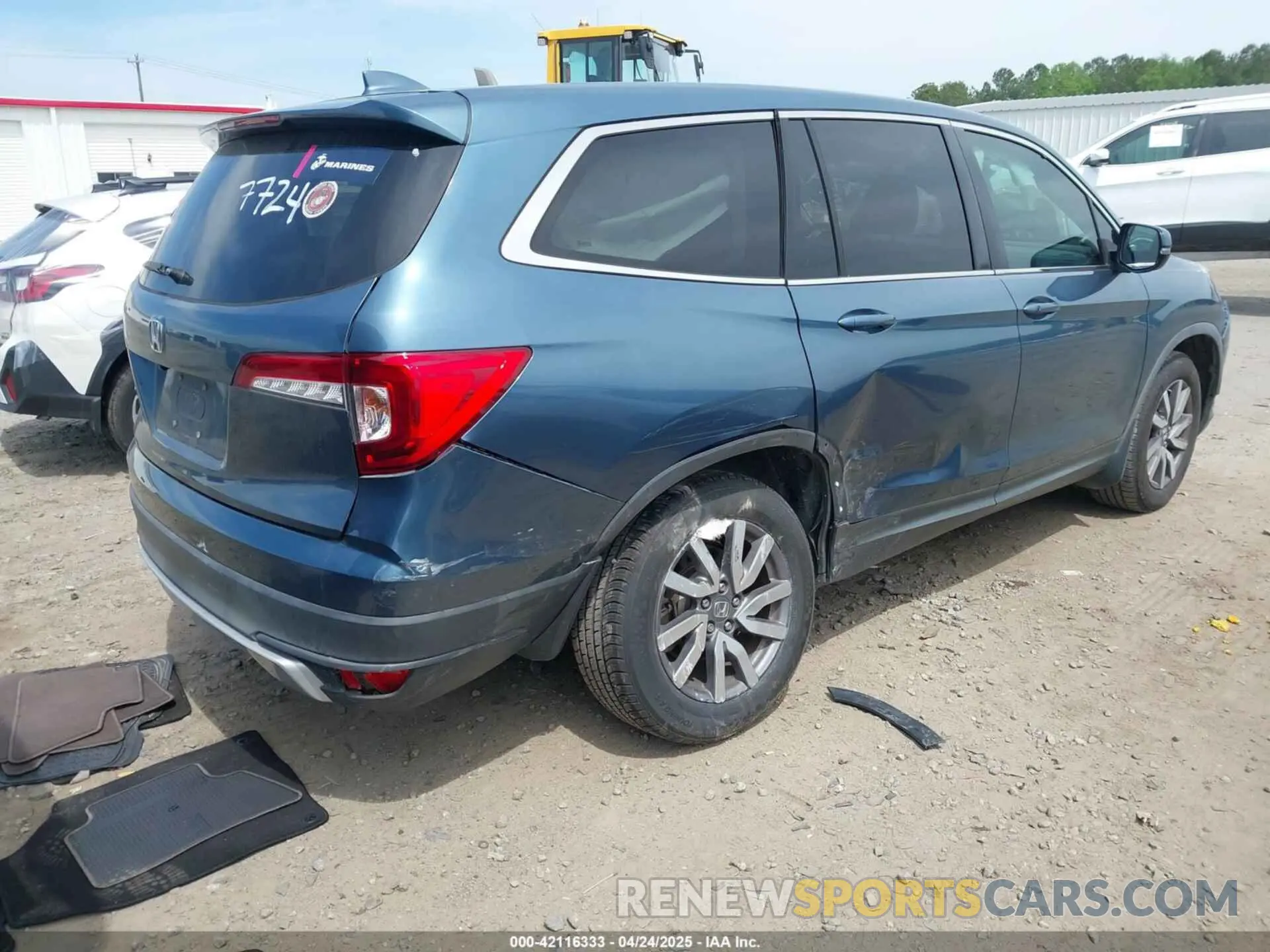 4 Photograph of a damaged car 5FNYF5H32KB017724 HONDA PILOT 2019