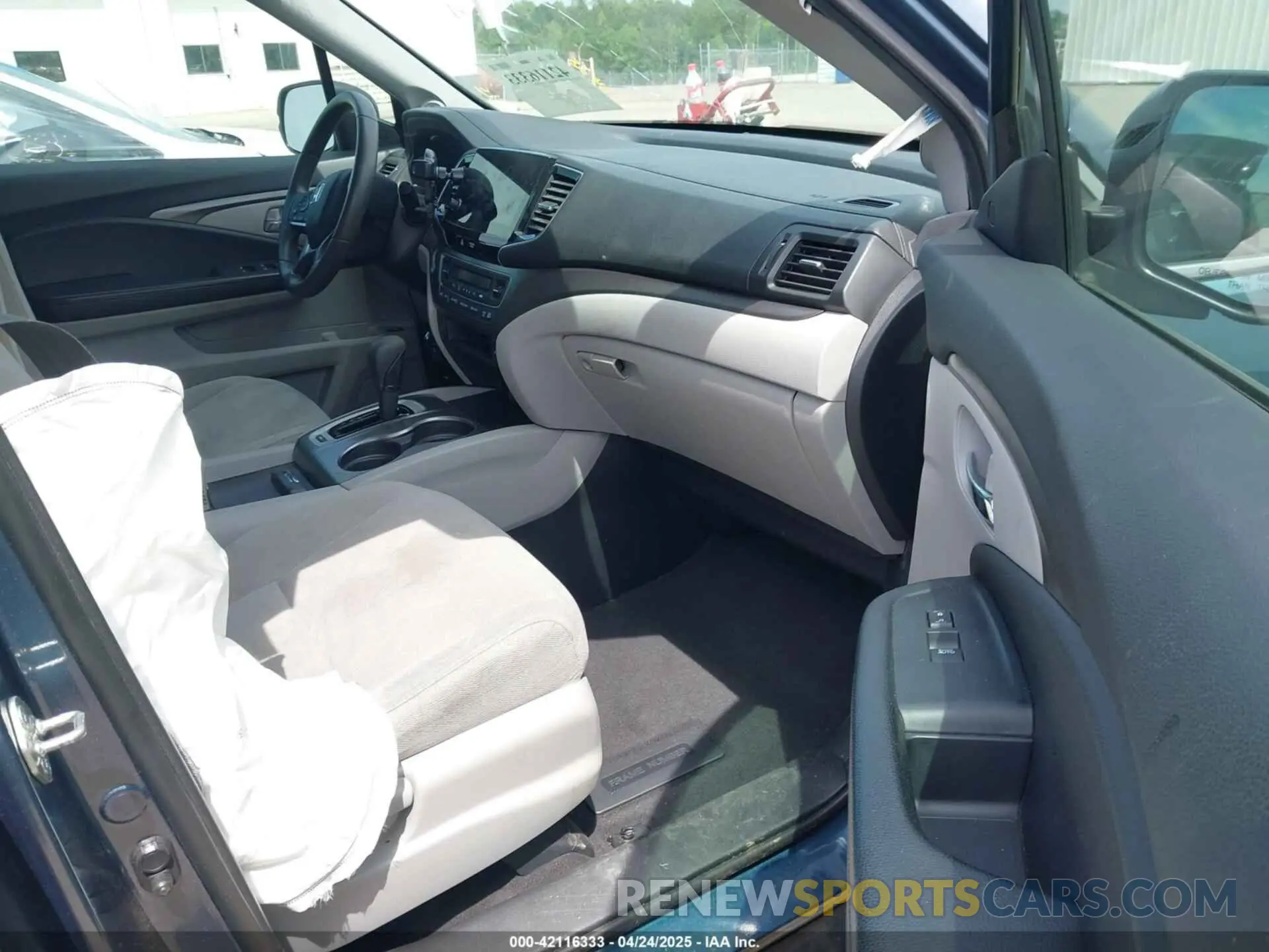 5 Photograph of a damaged car 5FNYF5H32KB017724 HONDA PILOT 2019