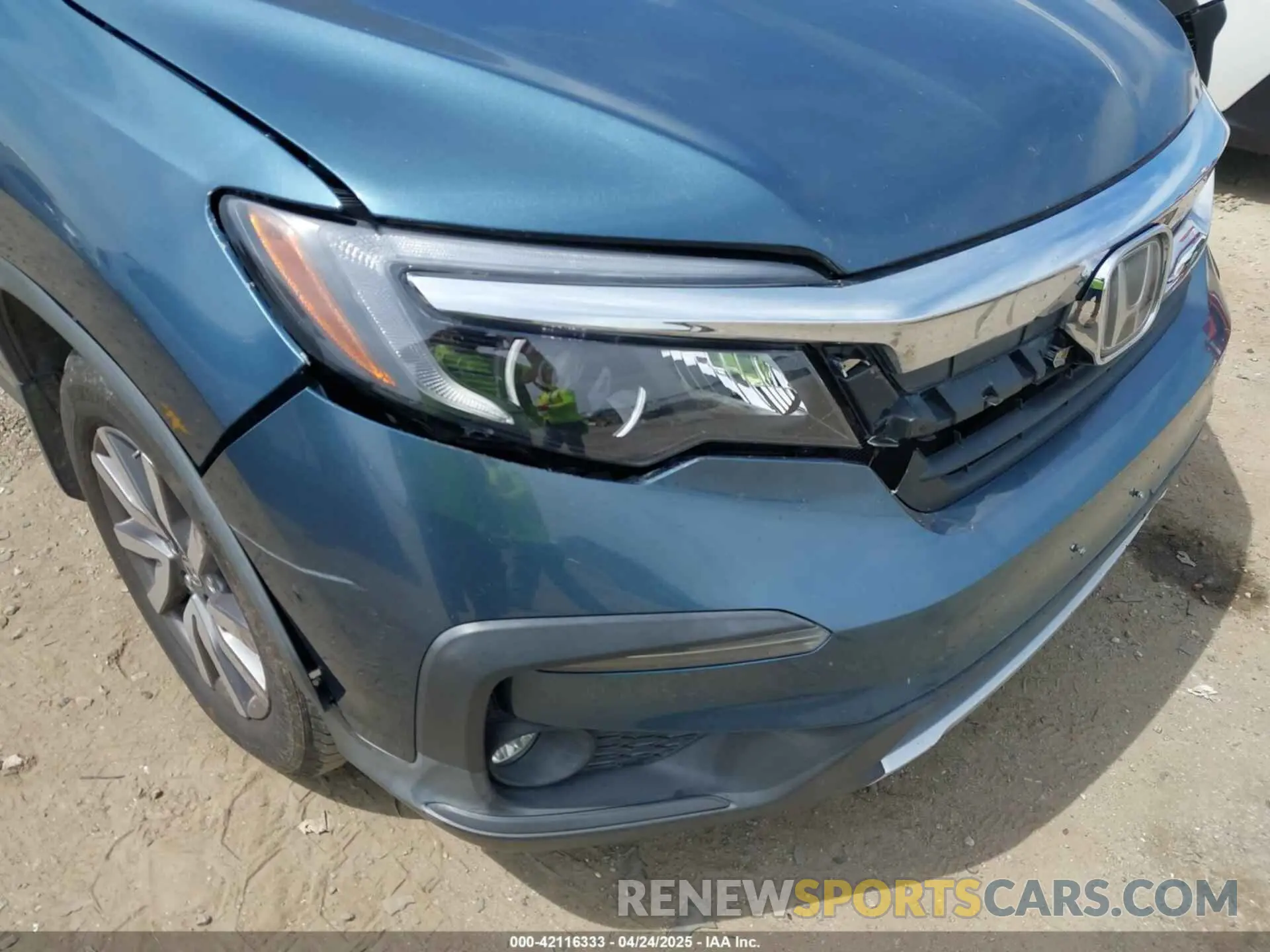 6 Photograph of a damaged car 5FNYF5H32KB017724 HONDA PILOT 2019