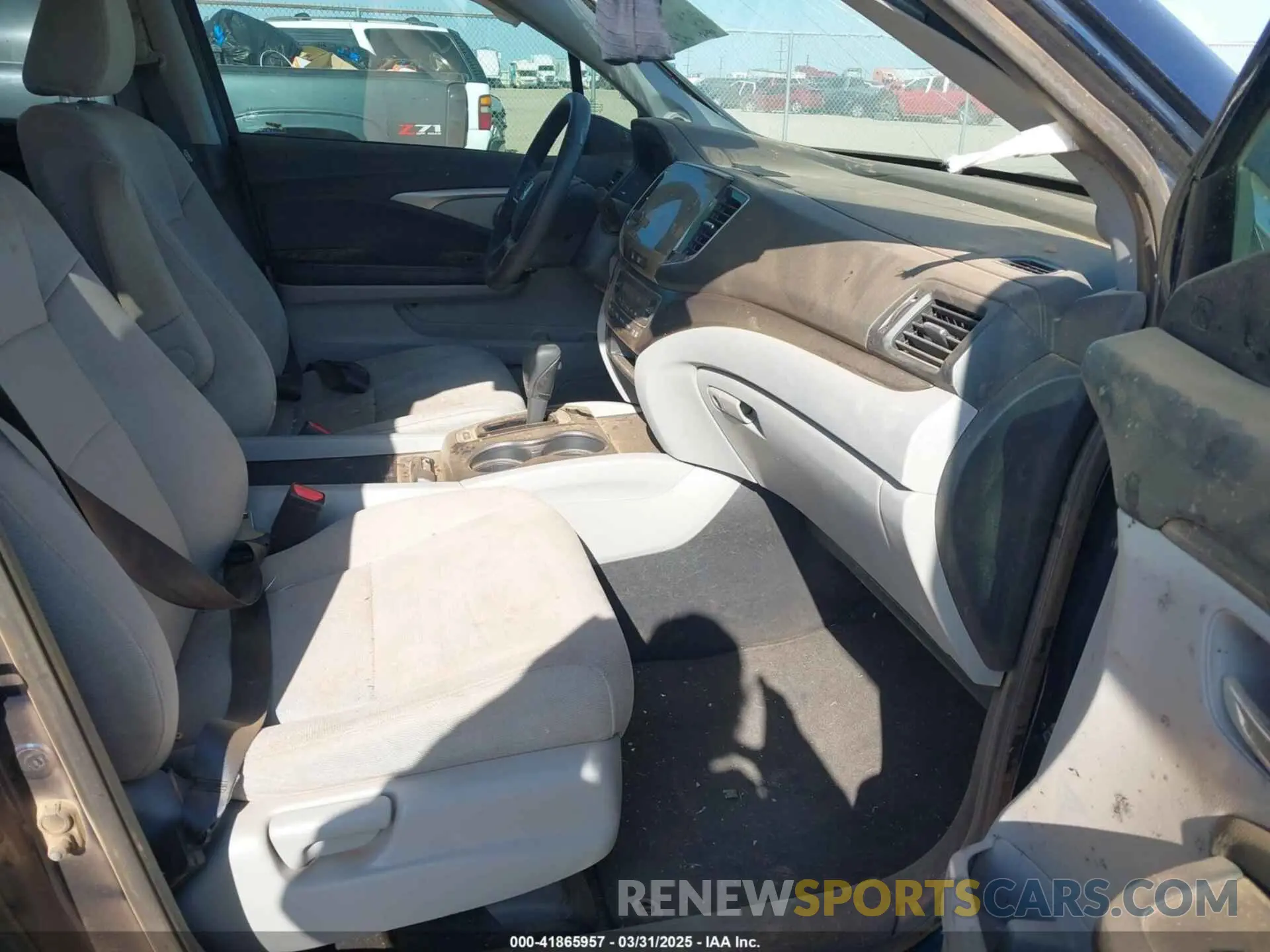 5 Photograph of a damaged car 5FNYF5H32KB038606 HONDA PILOT 2019