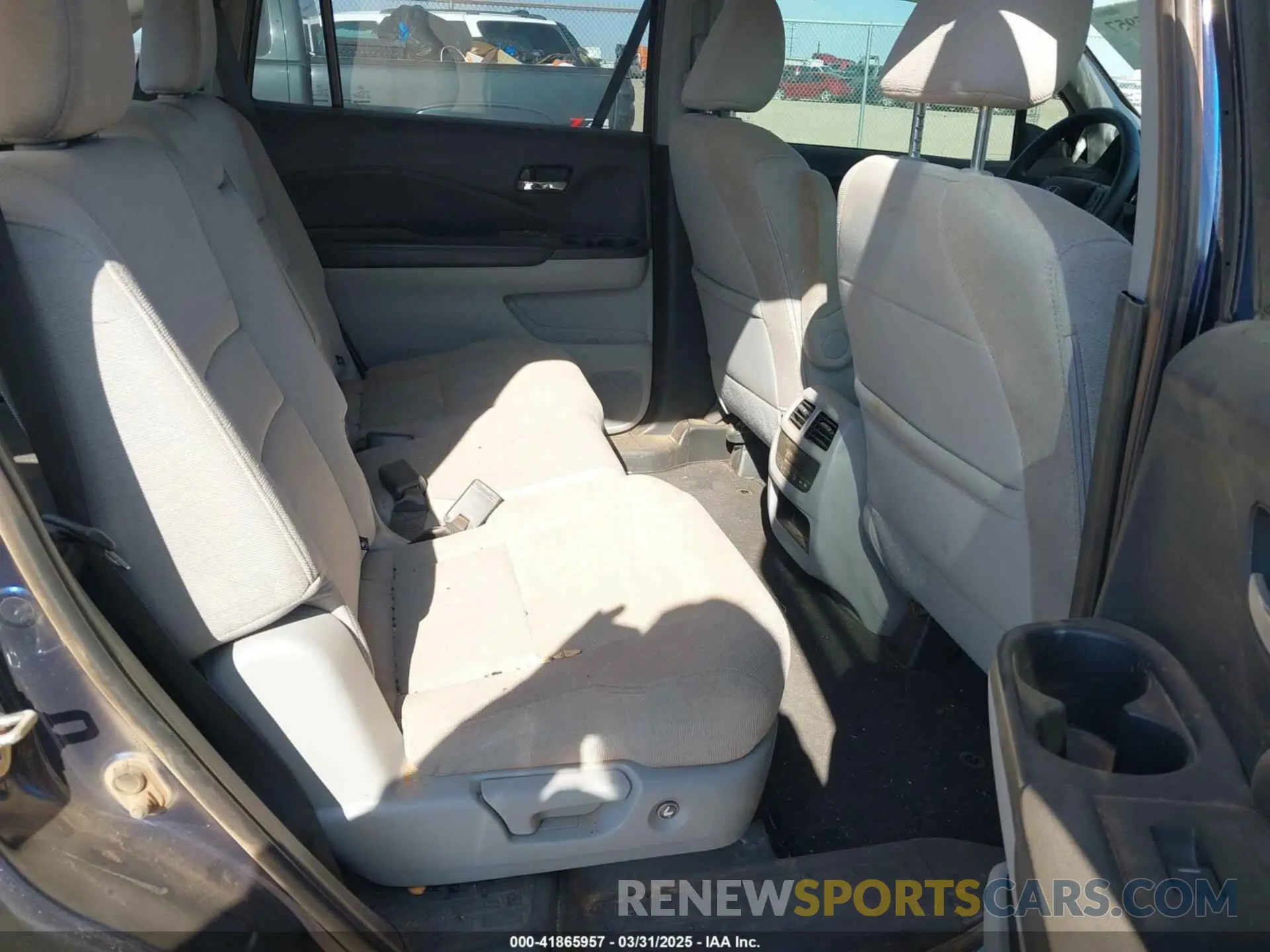 8 Photograph of a damaged car 5FNYF5H32KB038606 HONDA PILOT 2019