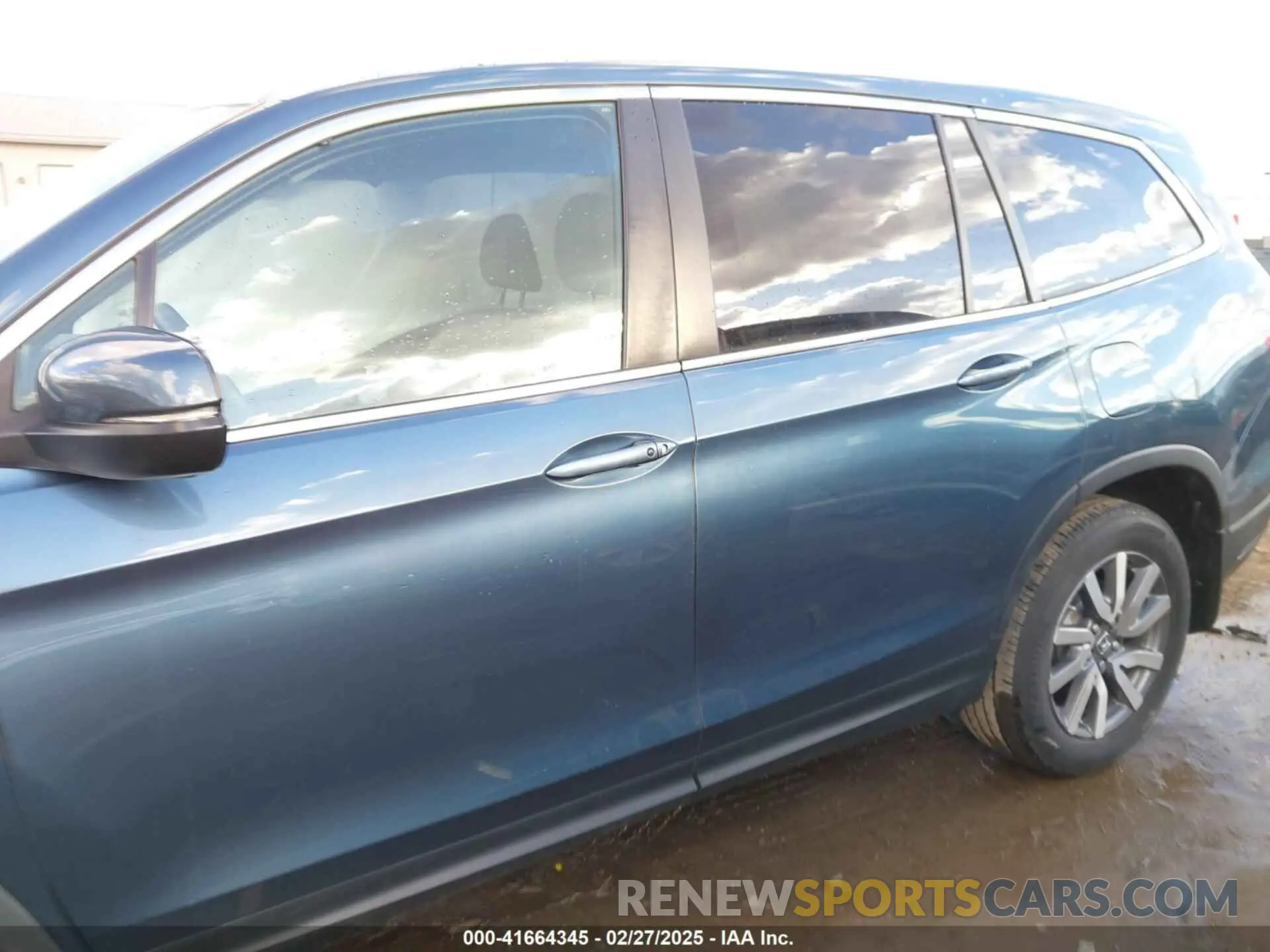 14 Photograph of a damaged car 5FNYF5H34KB031818 HONDA PILOT 2019