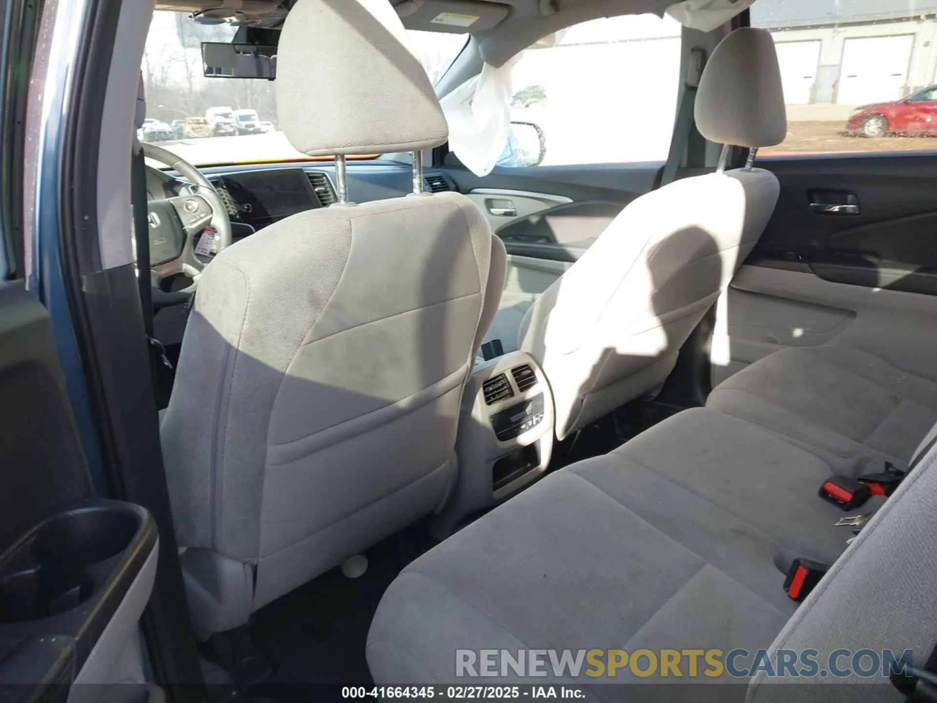 8 Photograph of a damaged car 5FNYF5H34KB031818 HONDA PILOT 2019