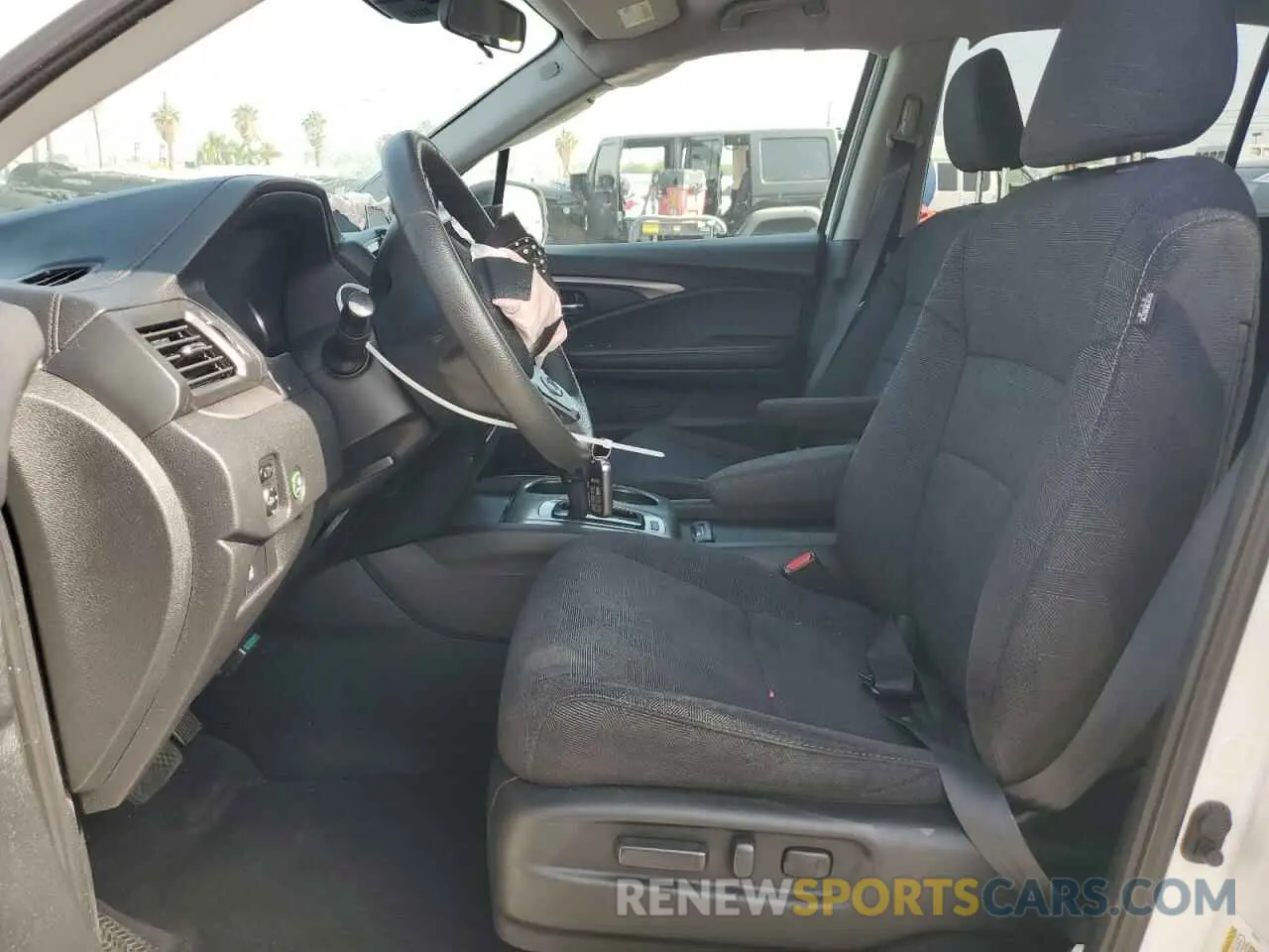 7 Photograph of a damaged car 5FNYF5H36KB021310 HONDA PILOT 2019