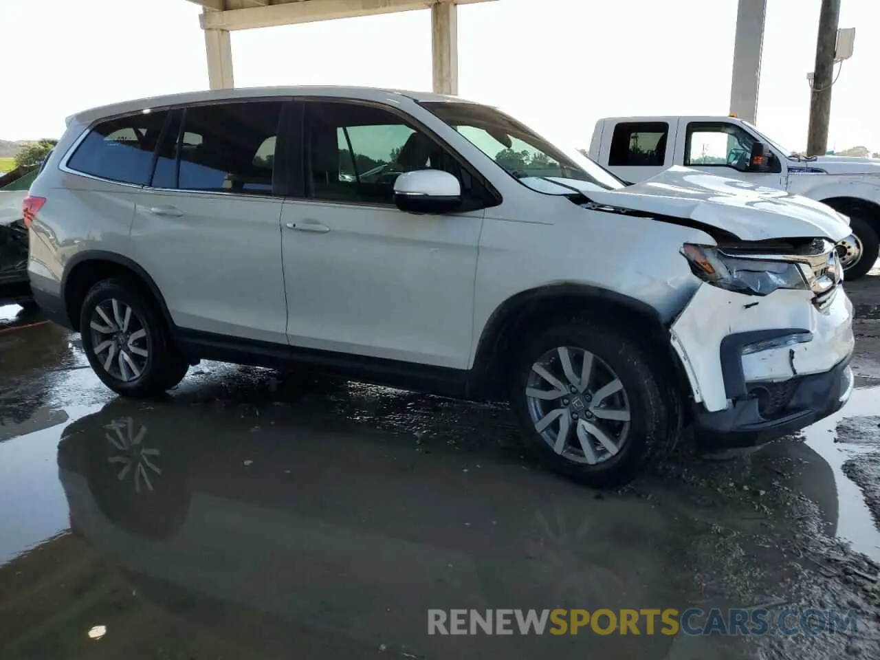 4 Photograph of a damaged car 5FNYF5H36KB023915 HONDA PILOT 2019