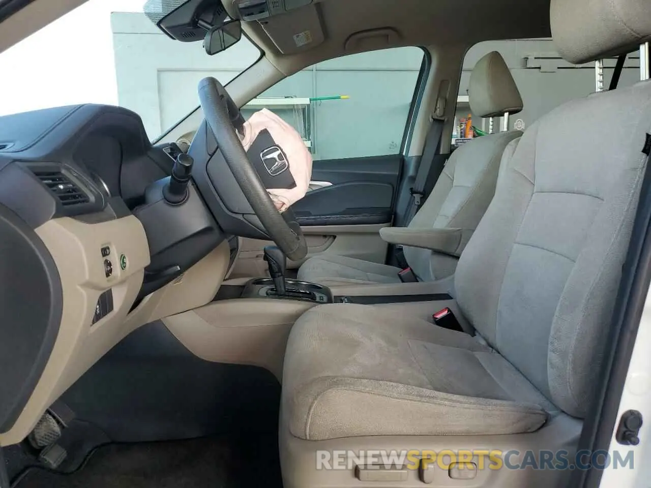 7 Photograph of a damaged car 5FNYF5H36KB023915 HONDA PILOT 2019