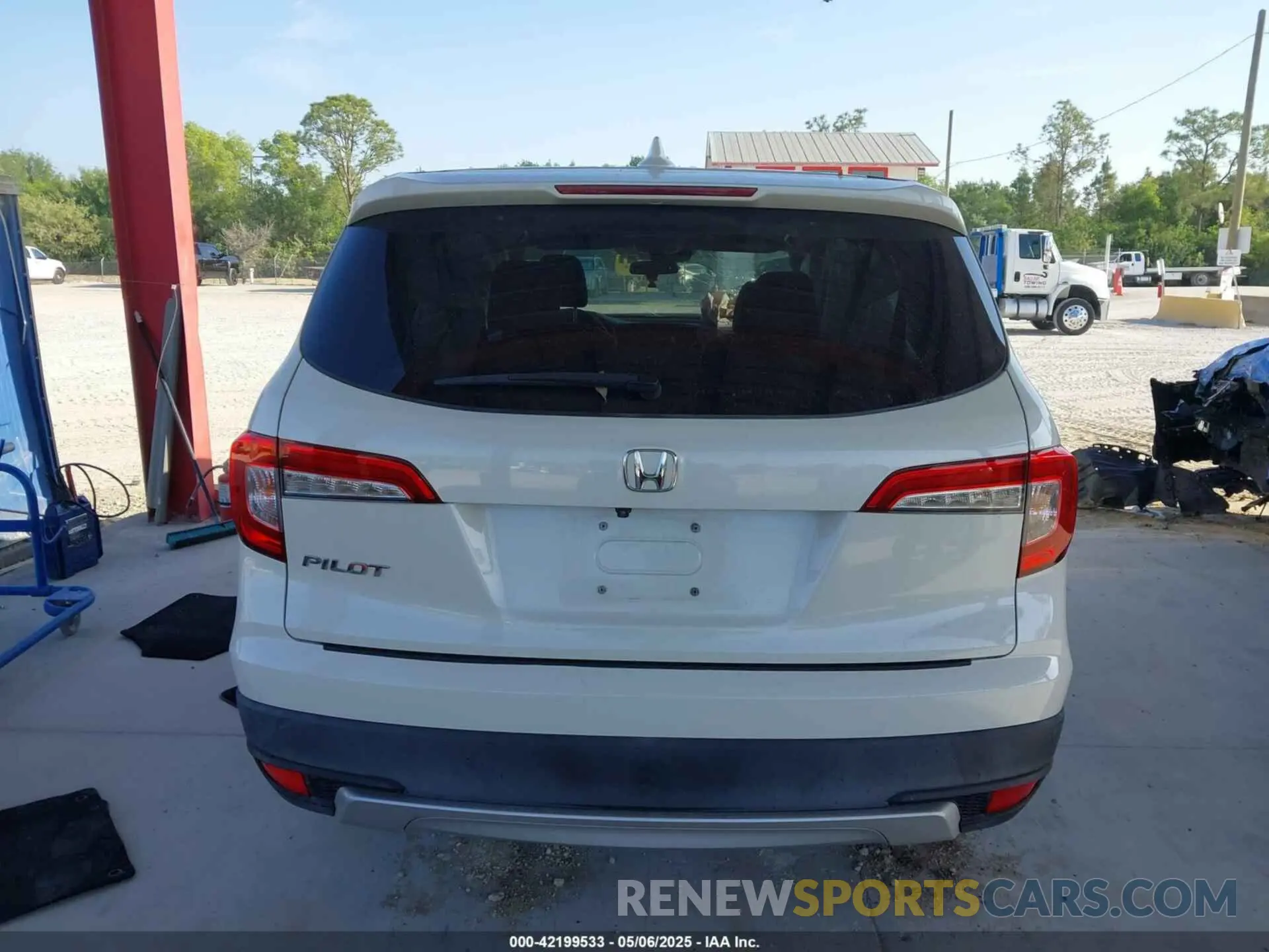 15 Photograph of a damaged car 5FNYF5H37KB013250 HONDA PILOT 2019