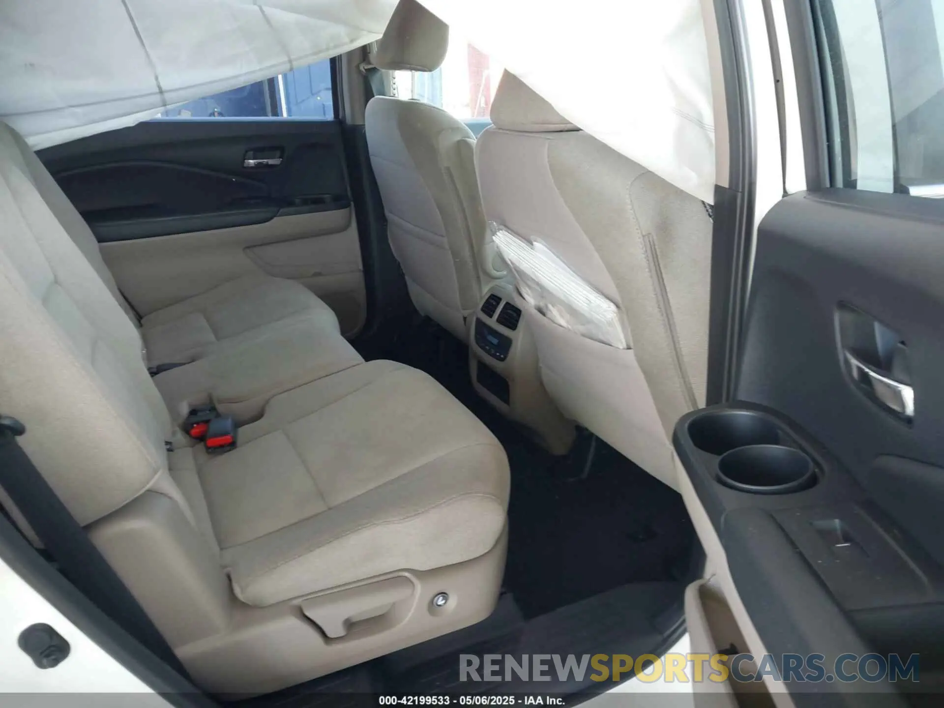 8 Photograph of a damaged car 5FNYF5H37KB013250 HONDA PILOT 2019