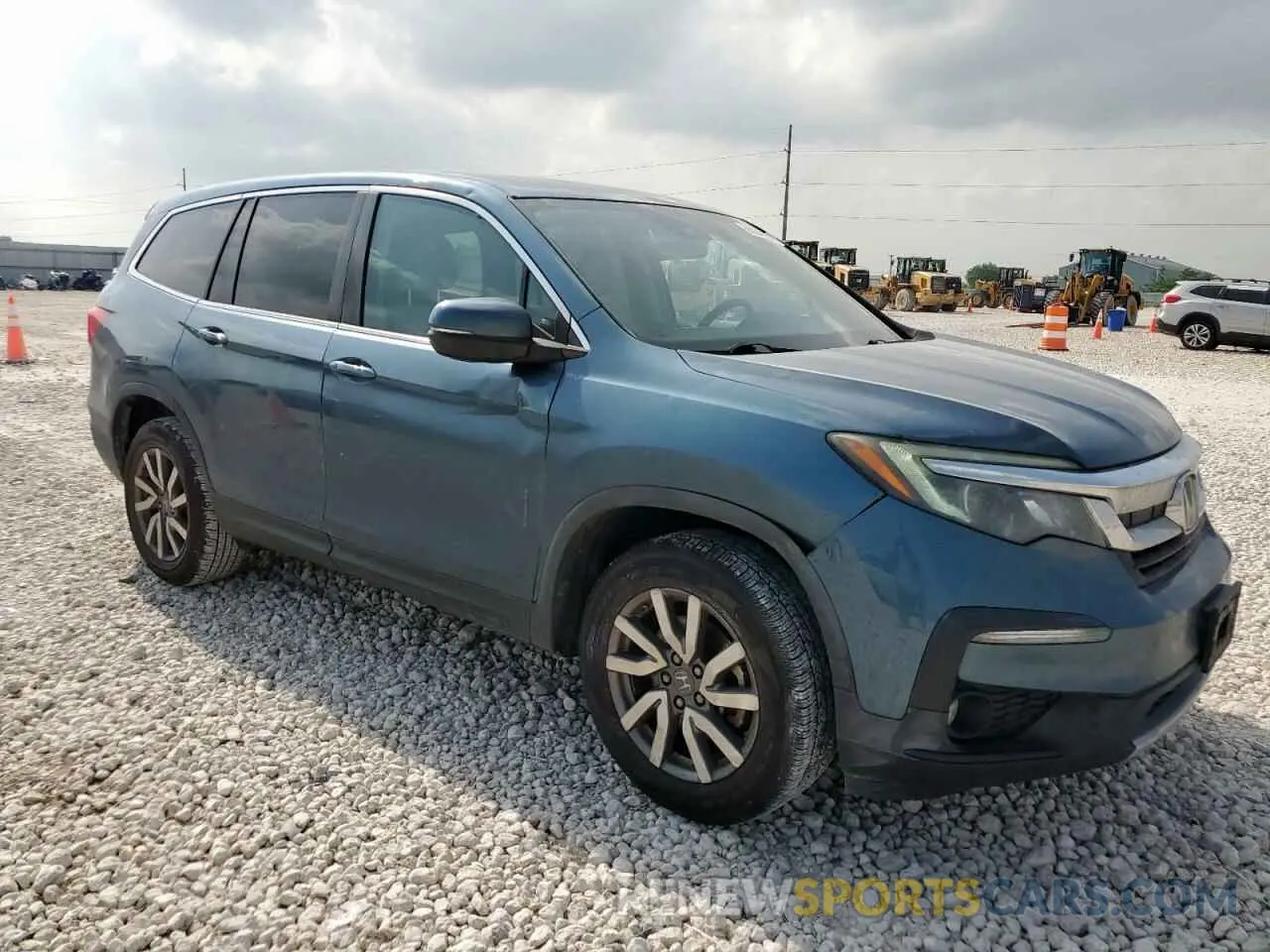 4 Photograph of a damaged car 5FNYF5H37KB044448 HONDA PILOT 2019