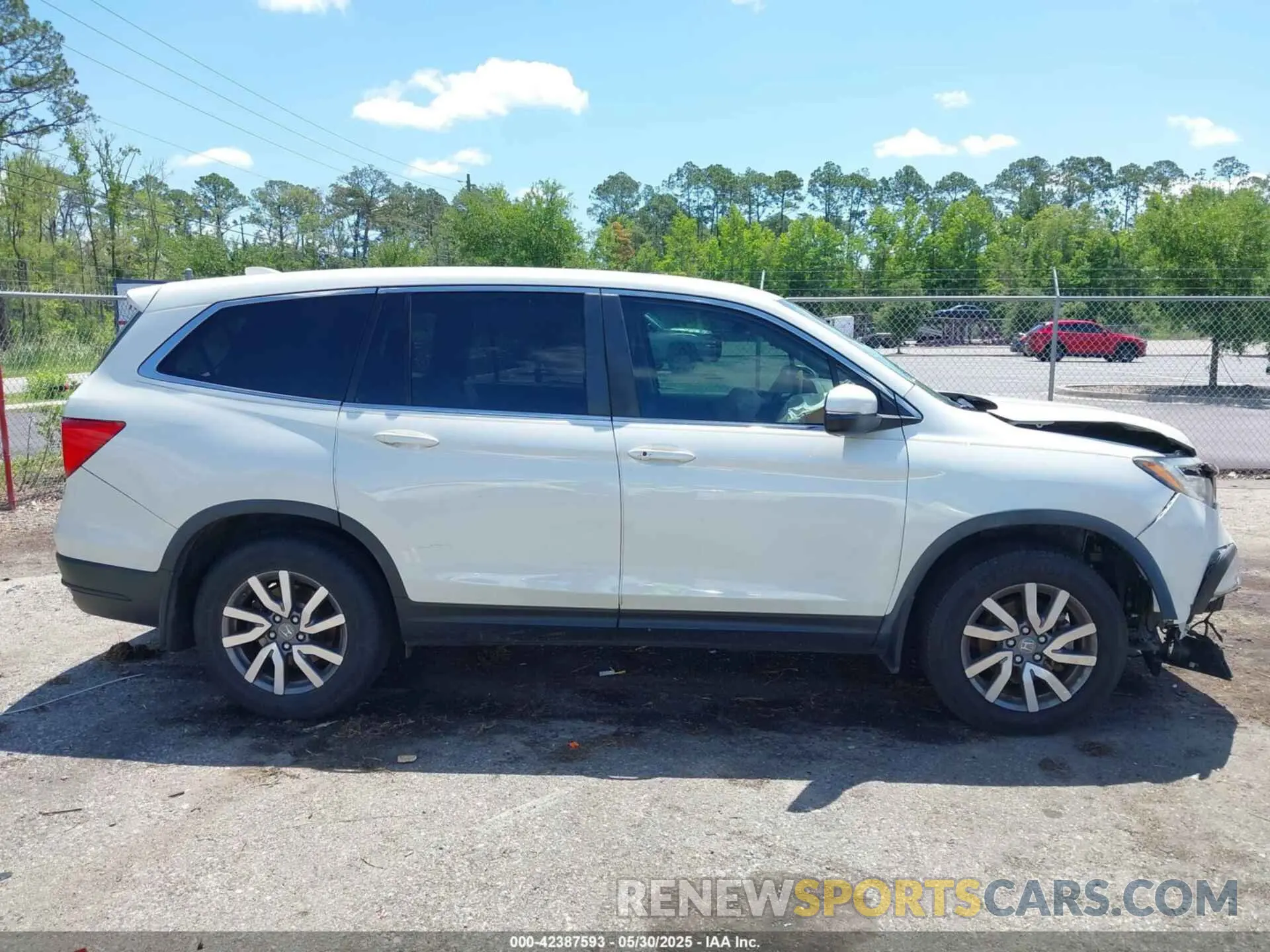 13 Photograph of a damaged car 5FNYF5H42KB026108 HONDA PILOT 2019