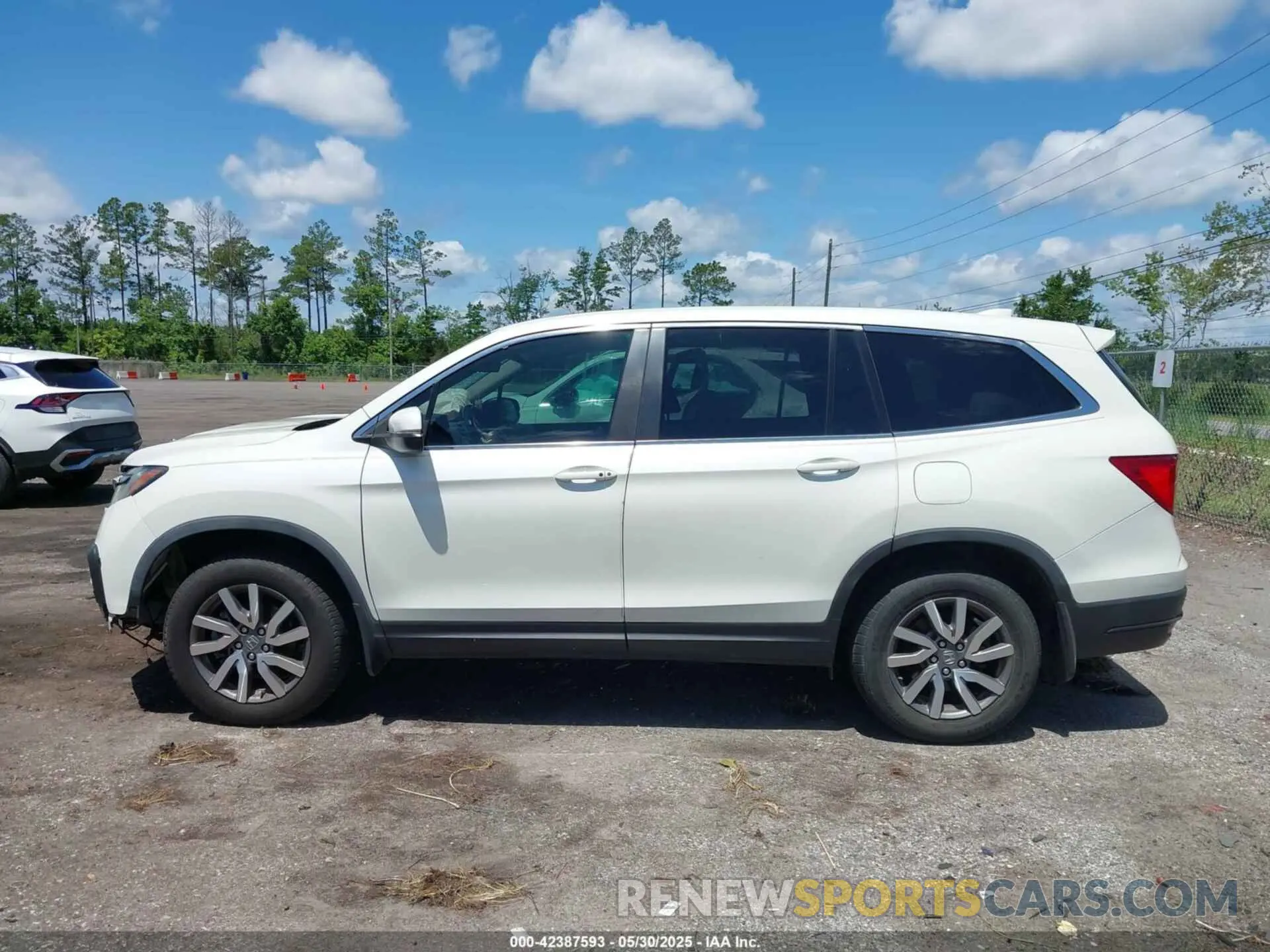 14 Photograph of a damaged car 5FNYF5H42KB026108 HONDA PILOT 2019