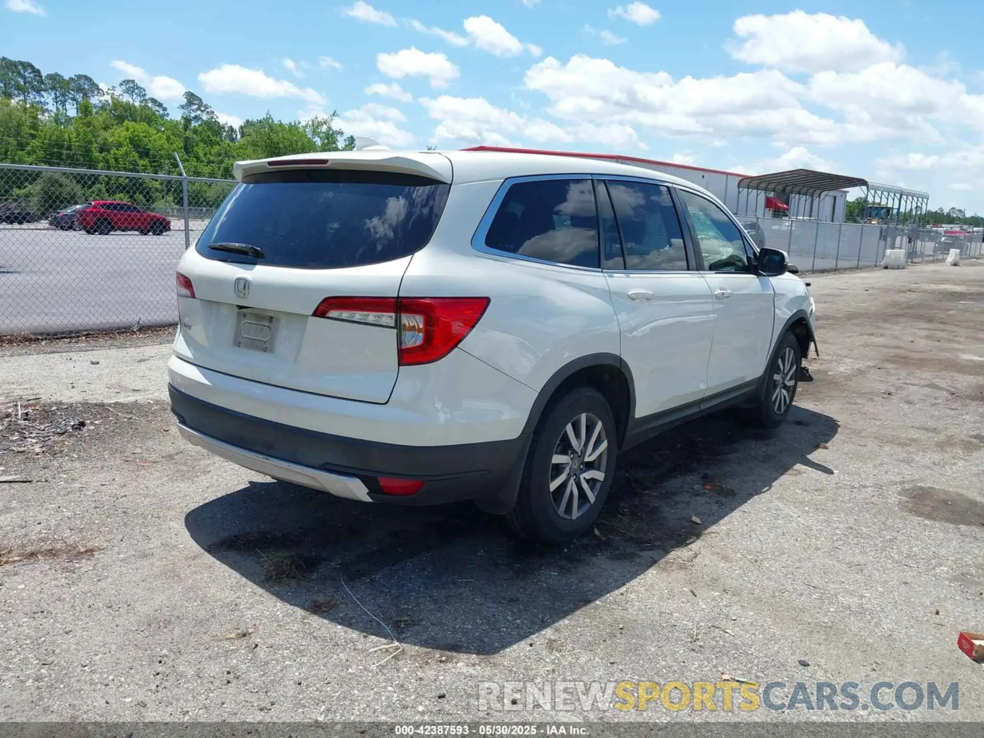 4 Photograph of a damaged car 5FNYF5H42KB026108 HONDA PILOT 2019