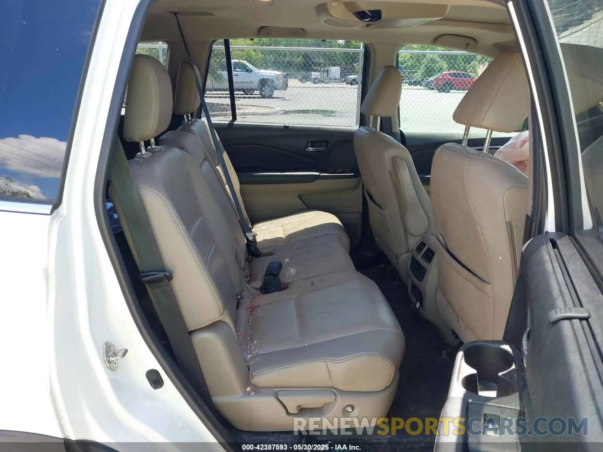 8 Photograph of a damaged car 5FNYF5H42KB026108 HONDA PILOT 2019