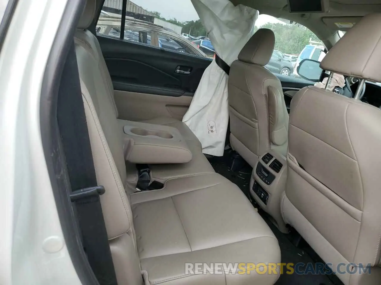 11 Photograph of a damaged car 5FNYF5H44KB004997 HONDA PILOT 2019