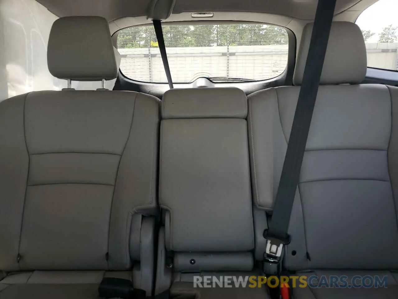10 Photograph of a damaged car 5FNYF5H48KB022578 HONDA PILOT 2019