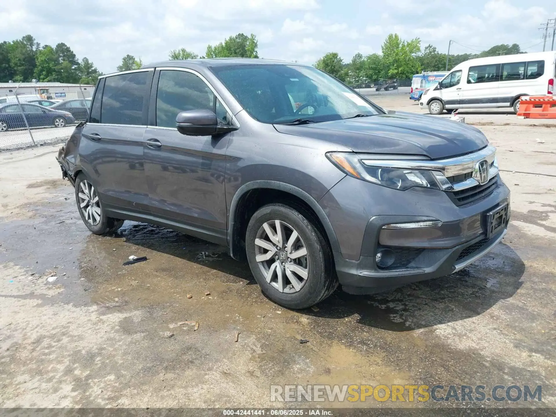 1 Photograph of a damaged car 5FNYF5H4XKB018306 HONDA PILOT 2019