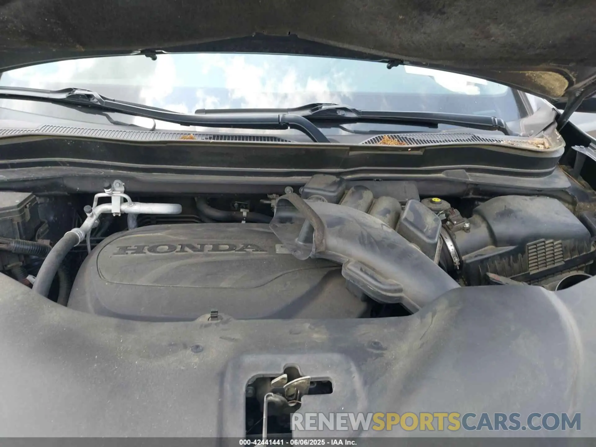 10 Photograph of a damaged car 5FNYF5H4XKB018306 HONDA PILOT 2019
