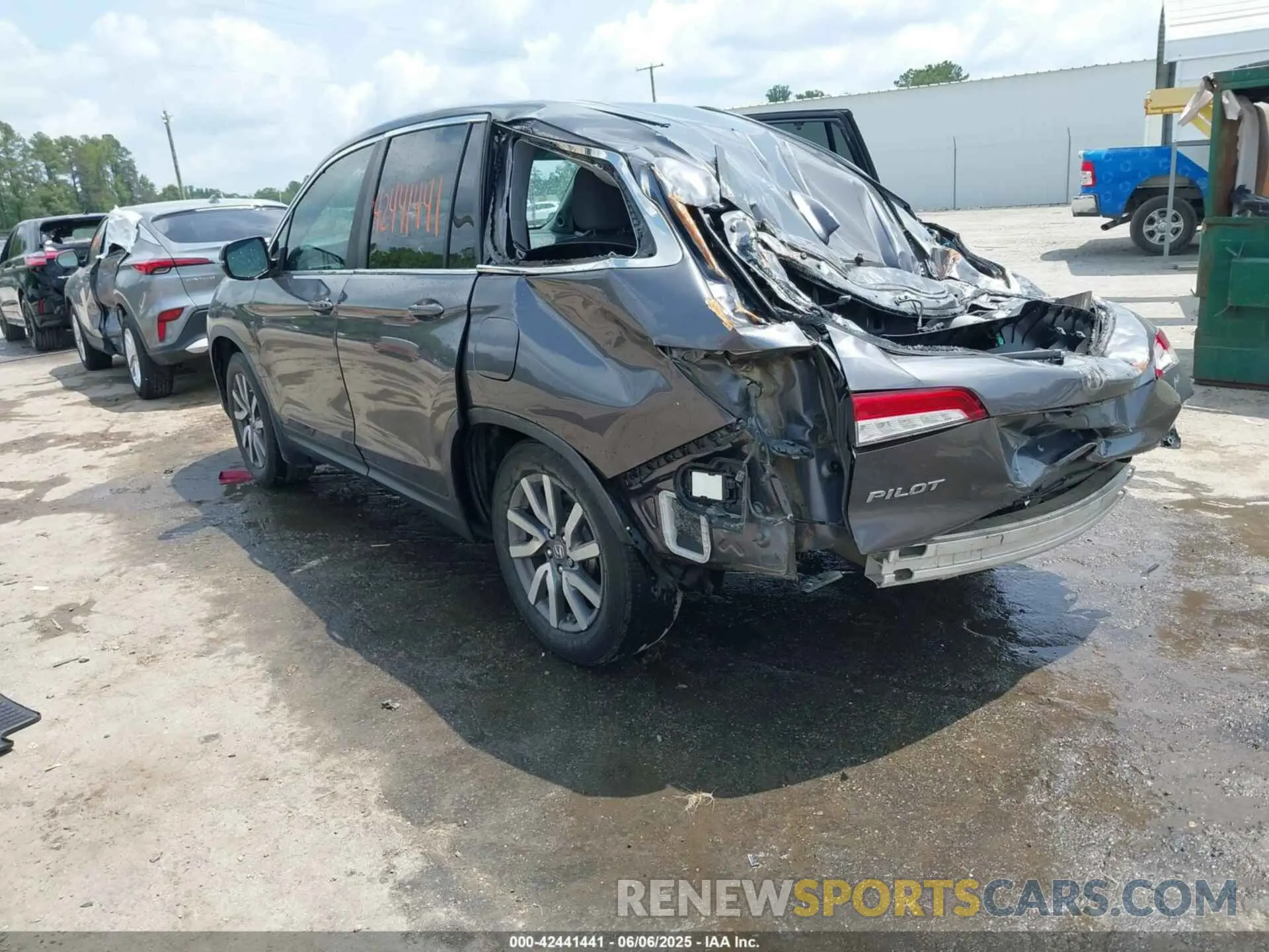 3 Photograph of a damaged car 5FNYF5H4XKB018306 HONDA PILOT 2019