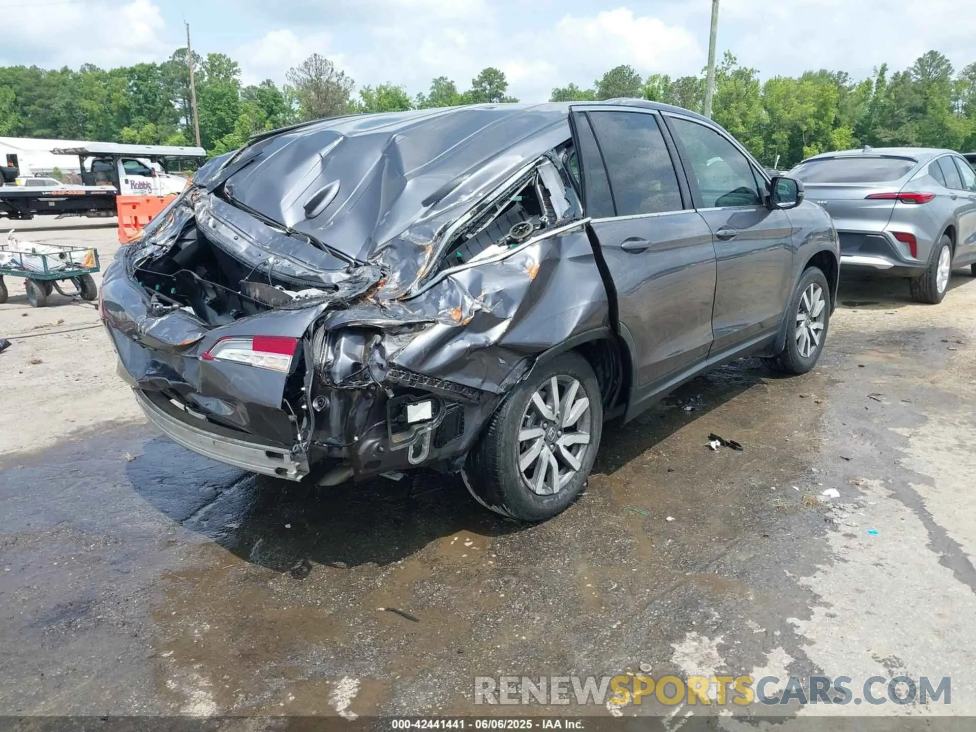 4 Photograph of a damaged car 5FNYF5H4XKB018306 HONDA PILOT 2019