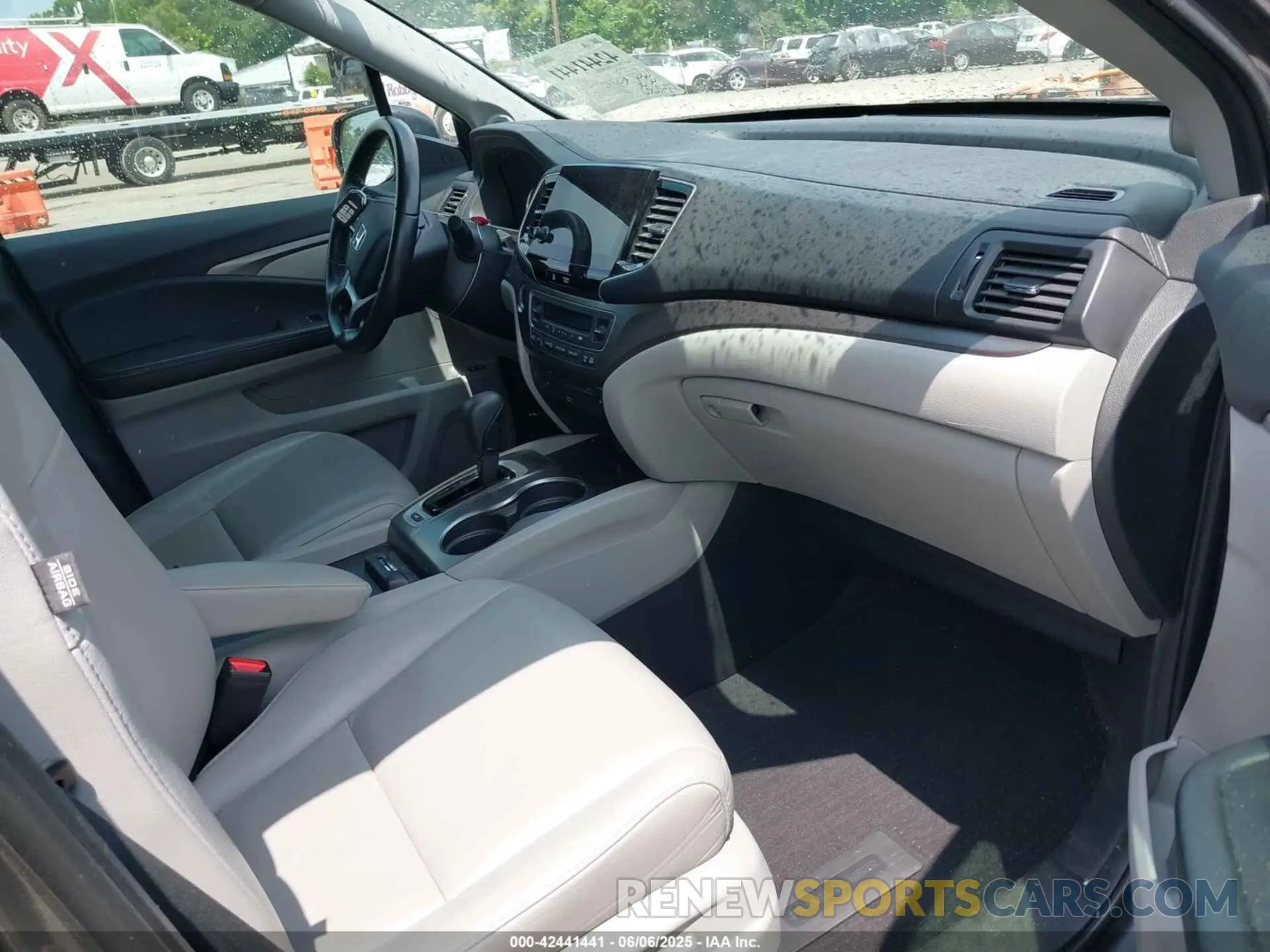 5 Photograph of a damaged car 5FNYF5H4XKB018306 HONDA PILOT 2019