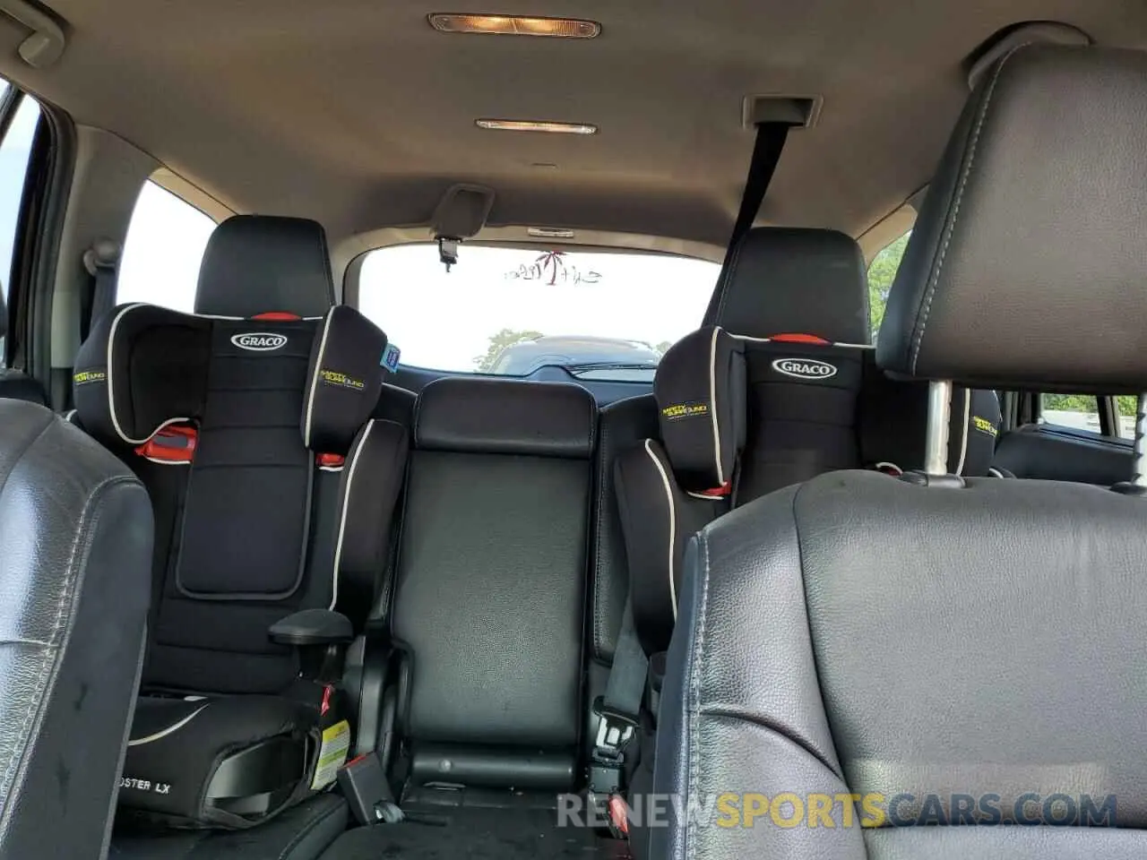10 Photograph of a damaged car 5FNYF5H50KB019103 HONDA PILOT 2019