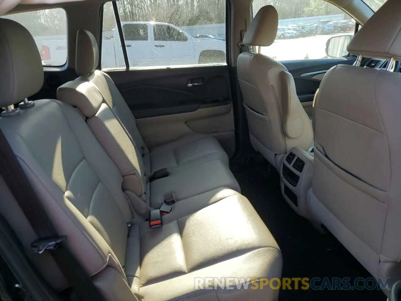 10 Photograph of a damaged car 5FNYF5H50KB043966 HONDA PILOT 2019
