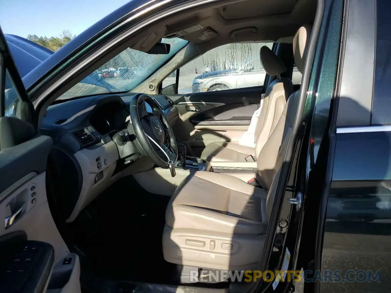 7 Photograph of a damaged car 5FNYF5H50KB043966 HONDA PILOT 2019