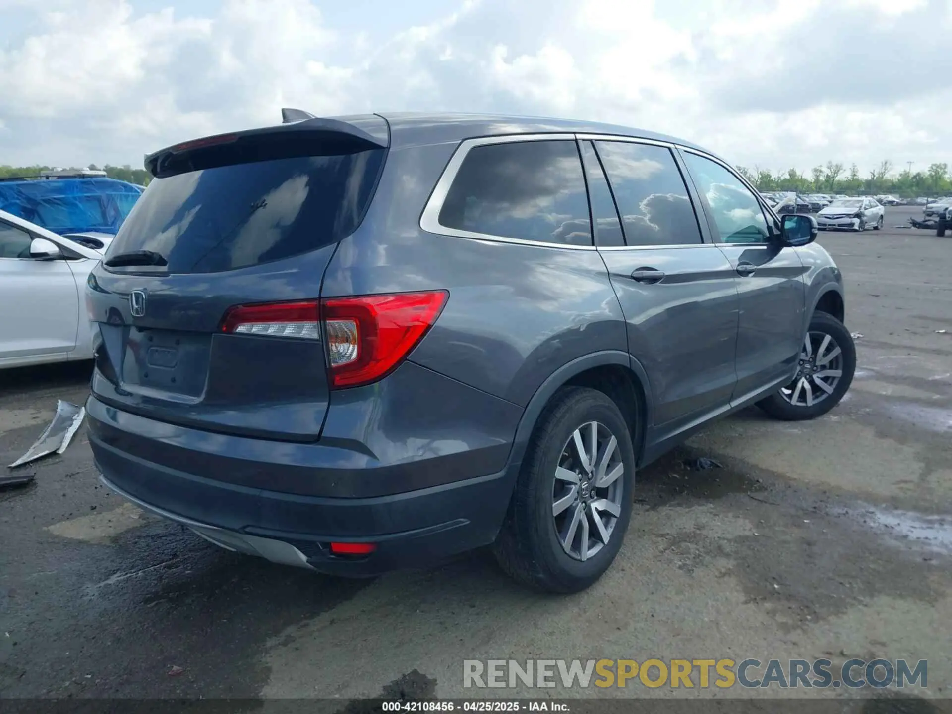 4 Photograph of a damaged car 5FNYF5H52KB039336 HONDA PILOT 2019