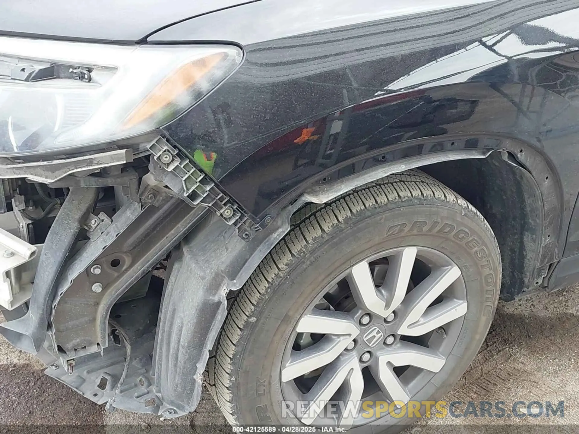 6 Photograph of a damaged car 5FNYF5H53KB019113 HONDA PILOT 2019