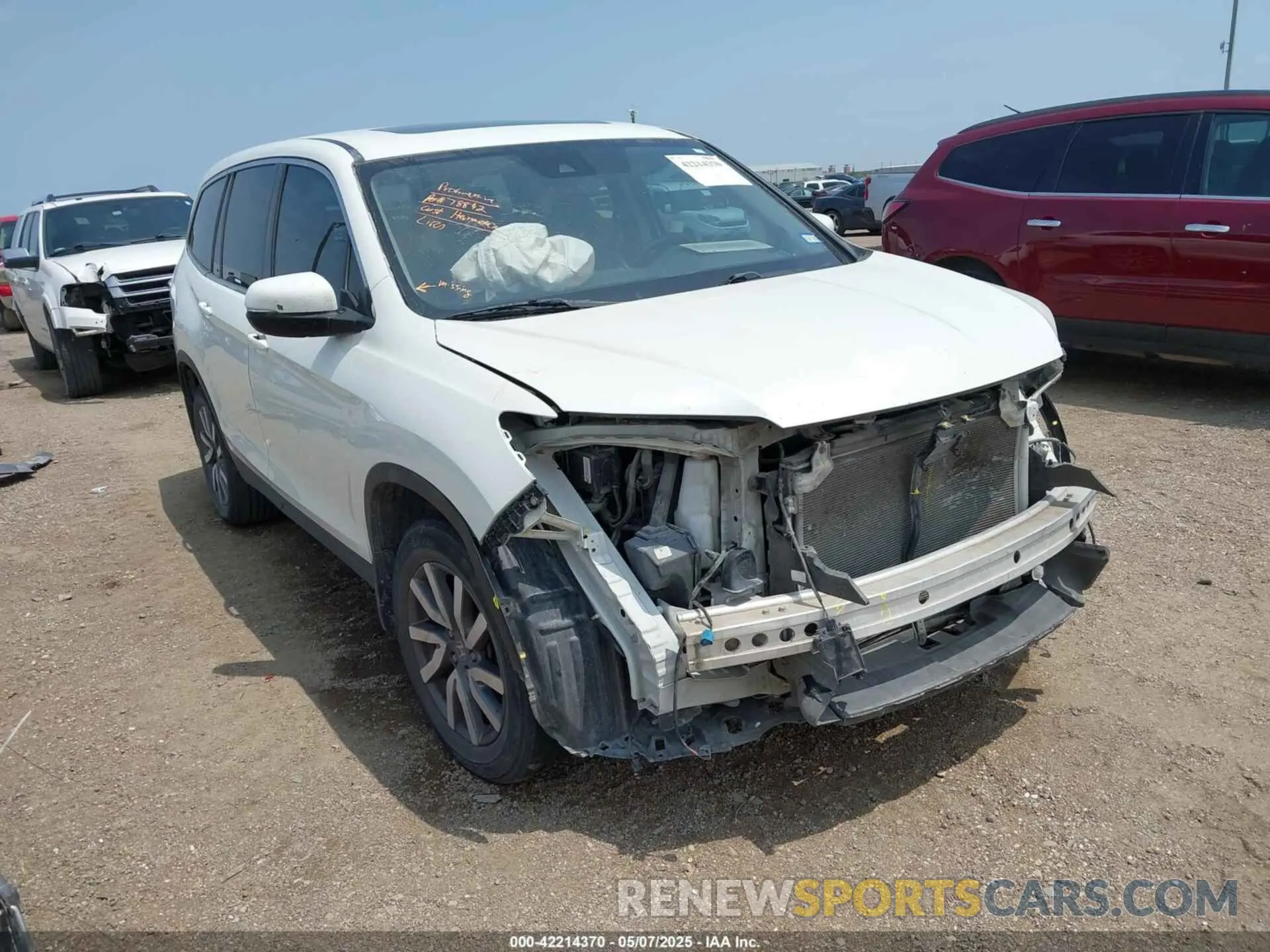 1 Photograph of a damaged car 5FNYF5H53KB029821 HONDA PILOT 2019