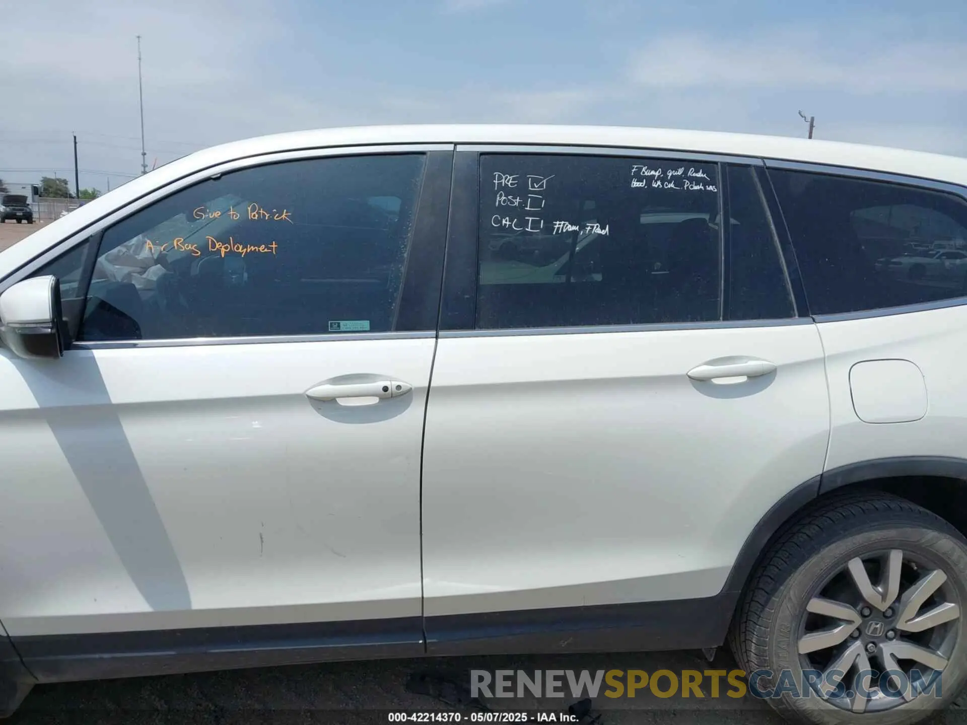 15 Photograph of a damaged car 5FNYF5H53KB029821 HONDA PILOT 2019