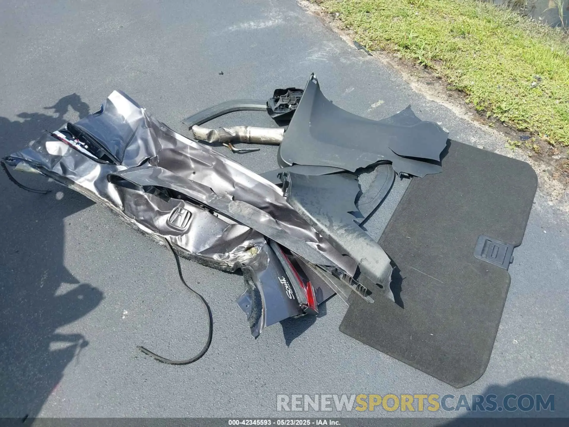 12 Photograph of a damaged car 5FNYF5H54KB013384 HONDA PILOT 2019